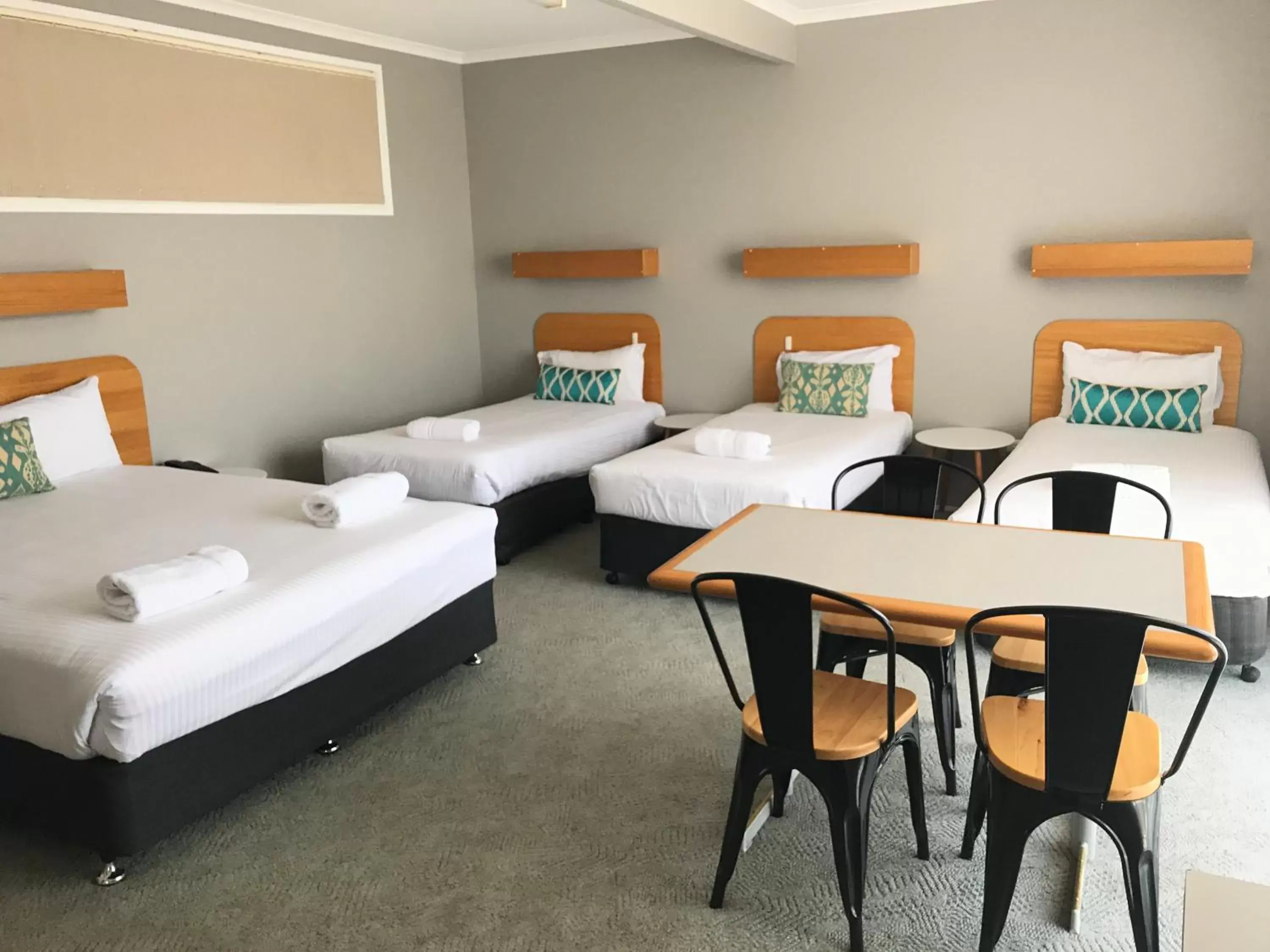 Photo of the whole room, Bed in Cascades Motor Inn Photo of the whole room, Bed in Cascades Motor Inn