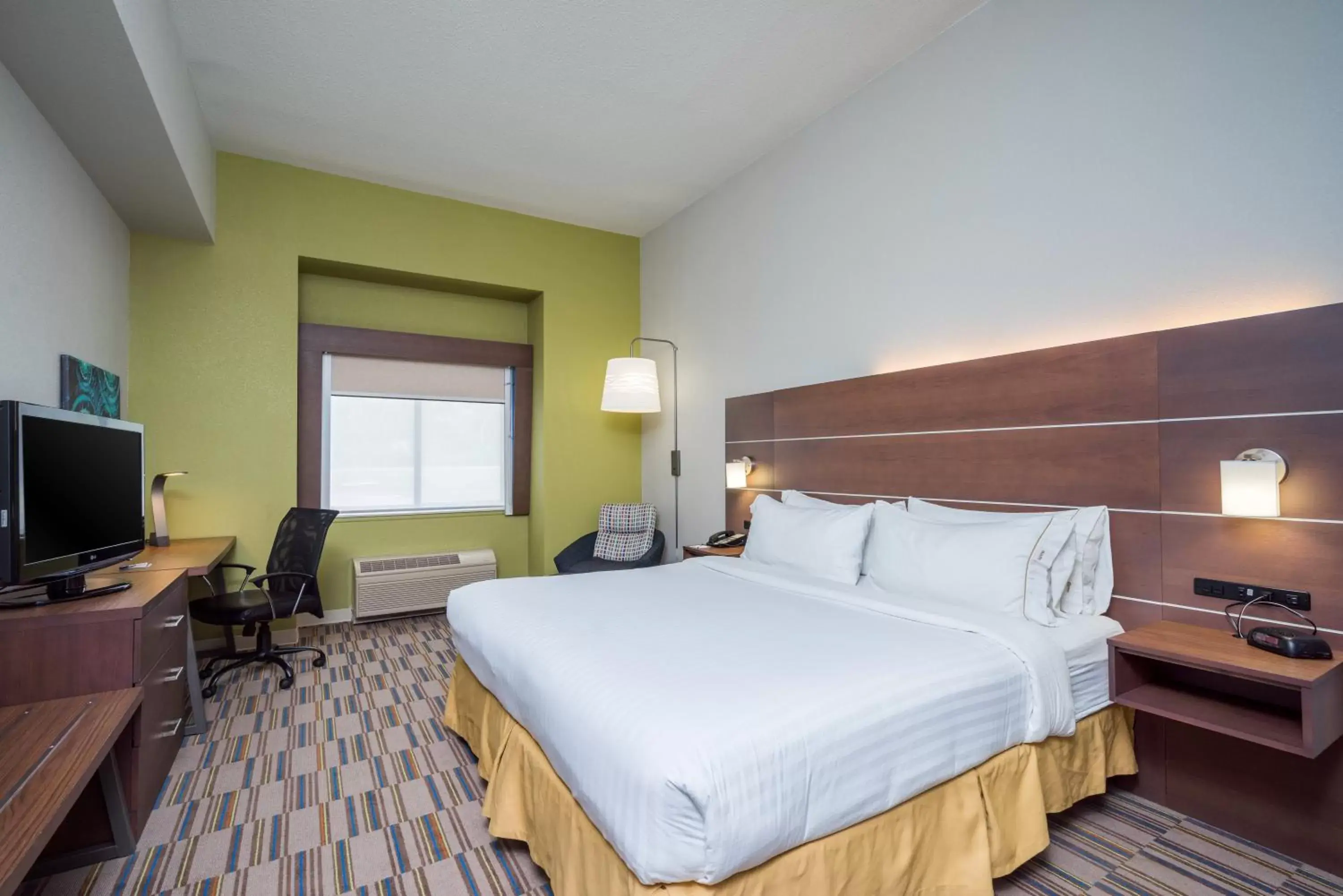 Photo of the whole room, Bed in Holiday Inn Express and Suites - Quakertown, an IHG Hotel