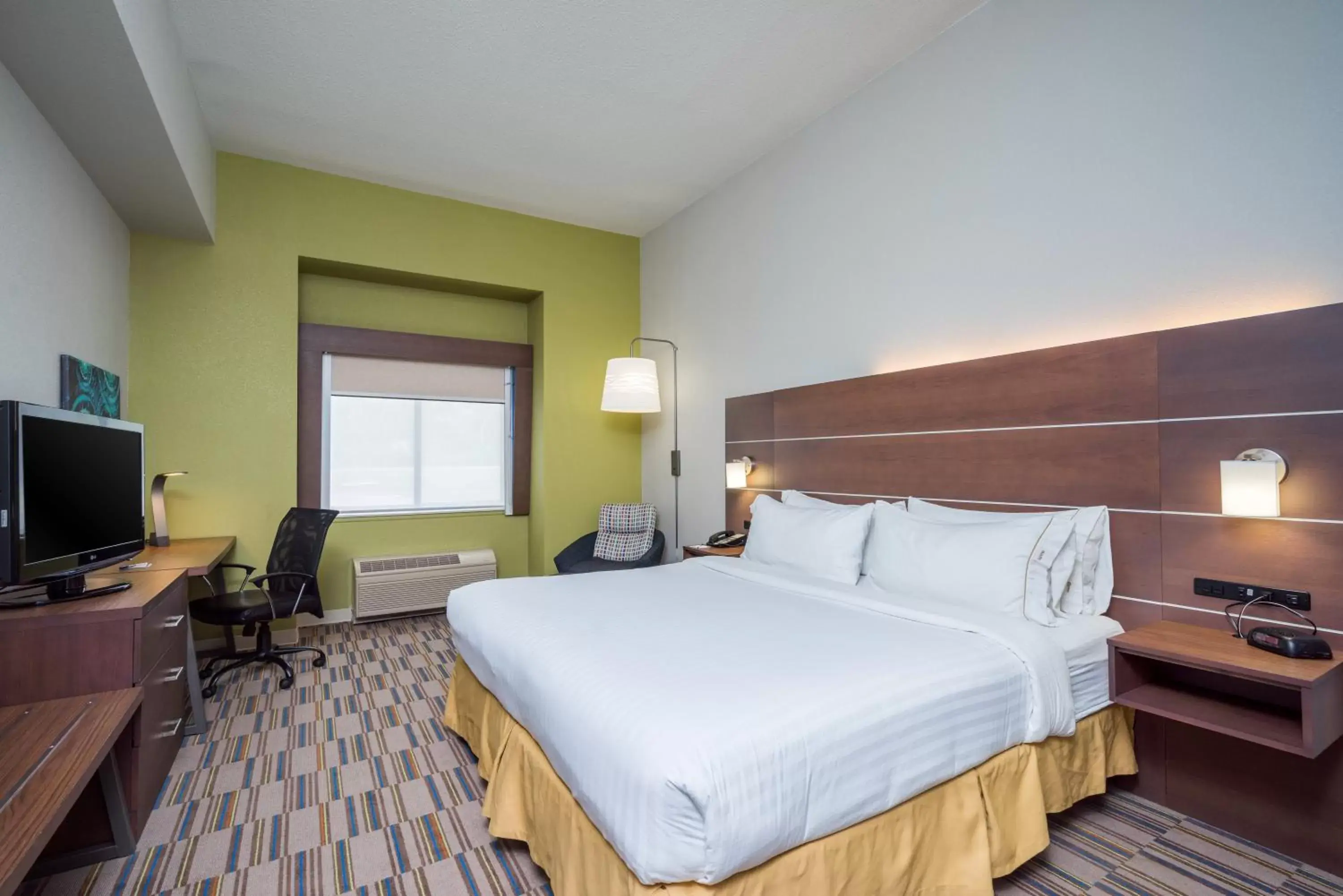 King Suite with Spa Bath in Holiday Inn Express and Suites Quakertown - Allentown Area by IHG King Suite with Spa Bath in Holiday Inn Express and Suites Quakertown - Allentown Area by IHG