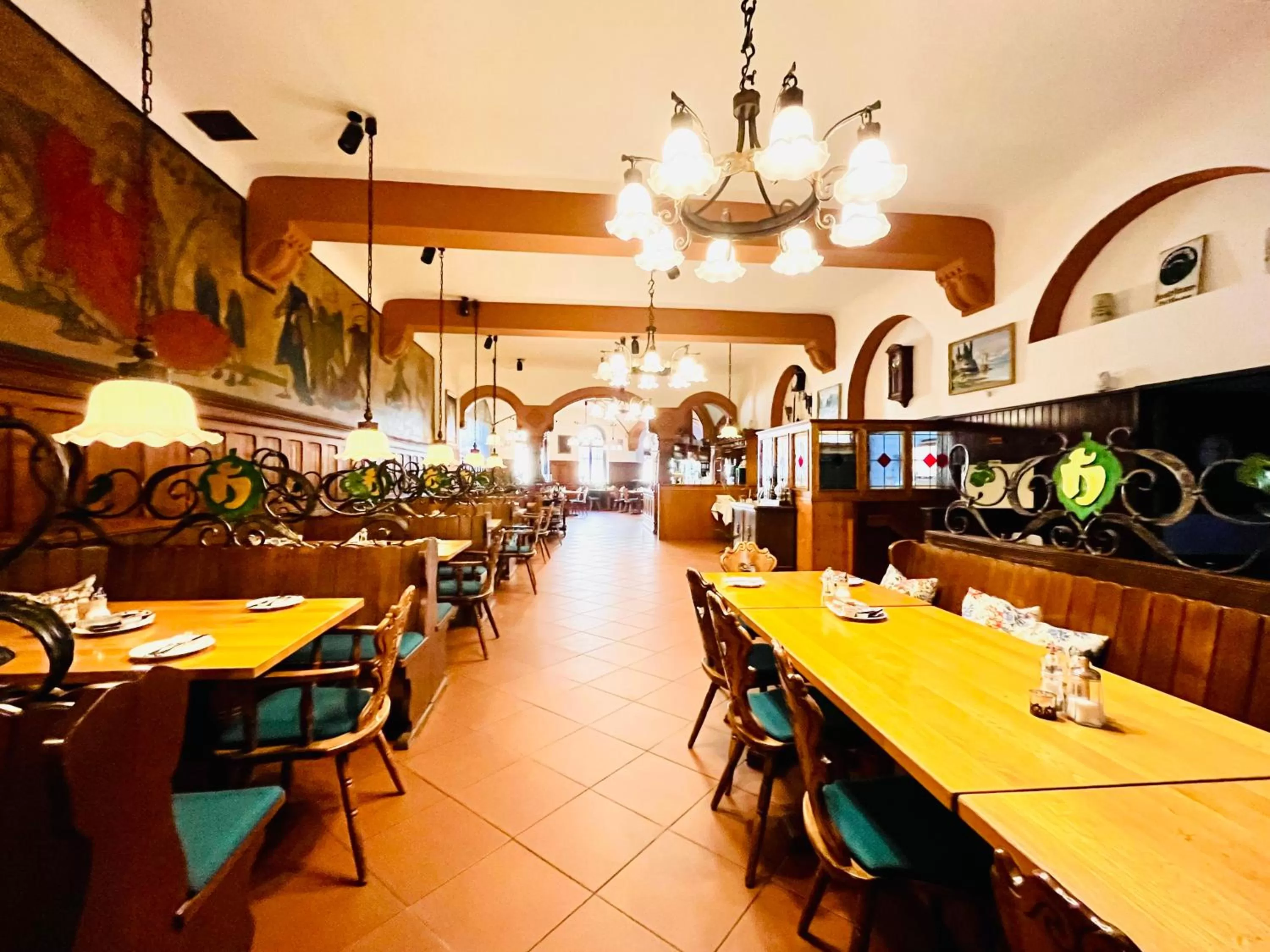 Restaurant/places to eat in Hotel Hoepfner Burghof