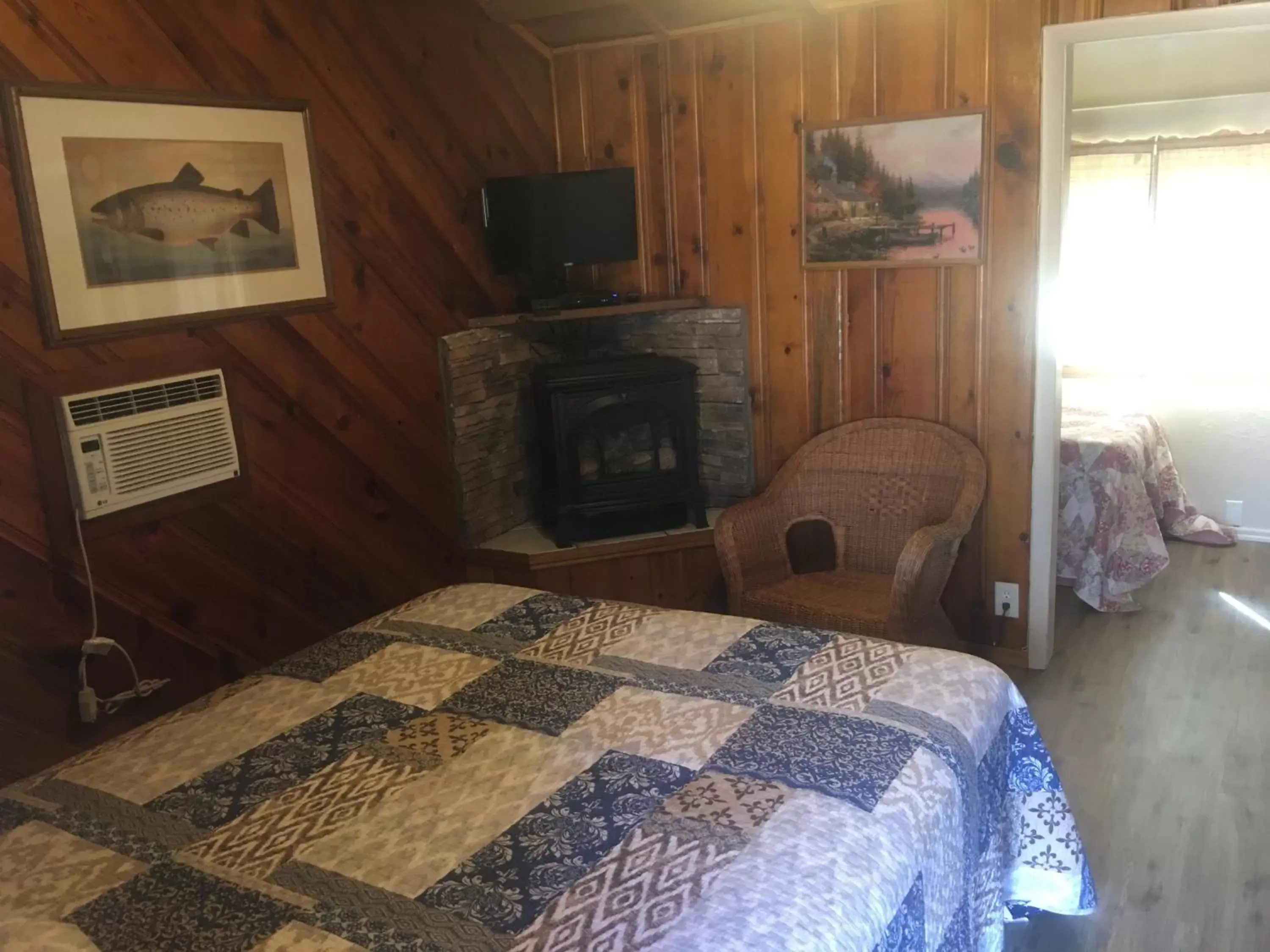 Photo of the whole room, Bed in Rainbows End Fishing Resort