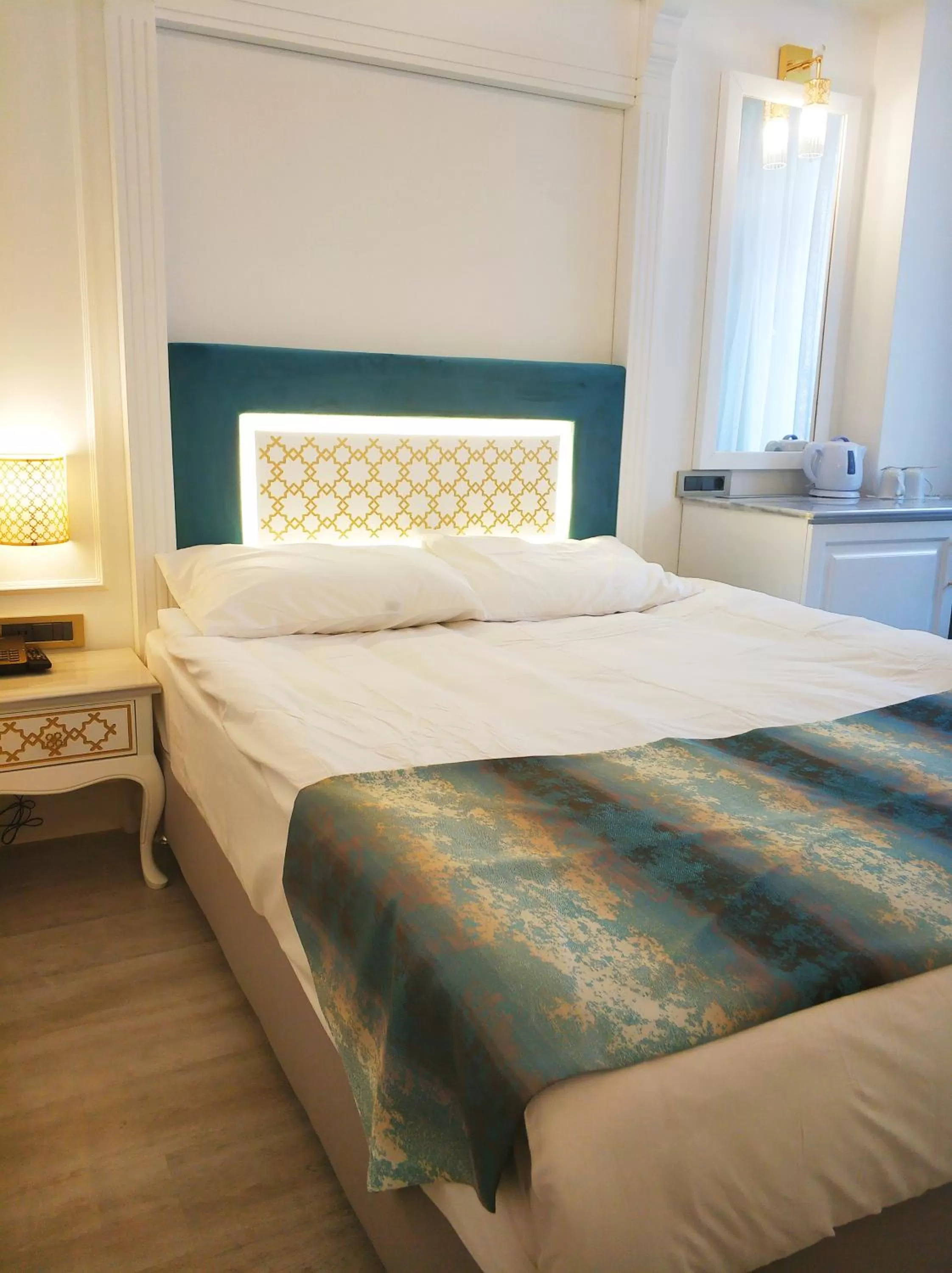 Bathroom, Bed in Ligos