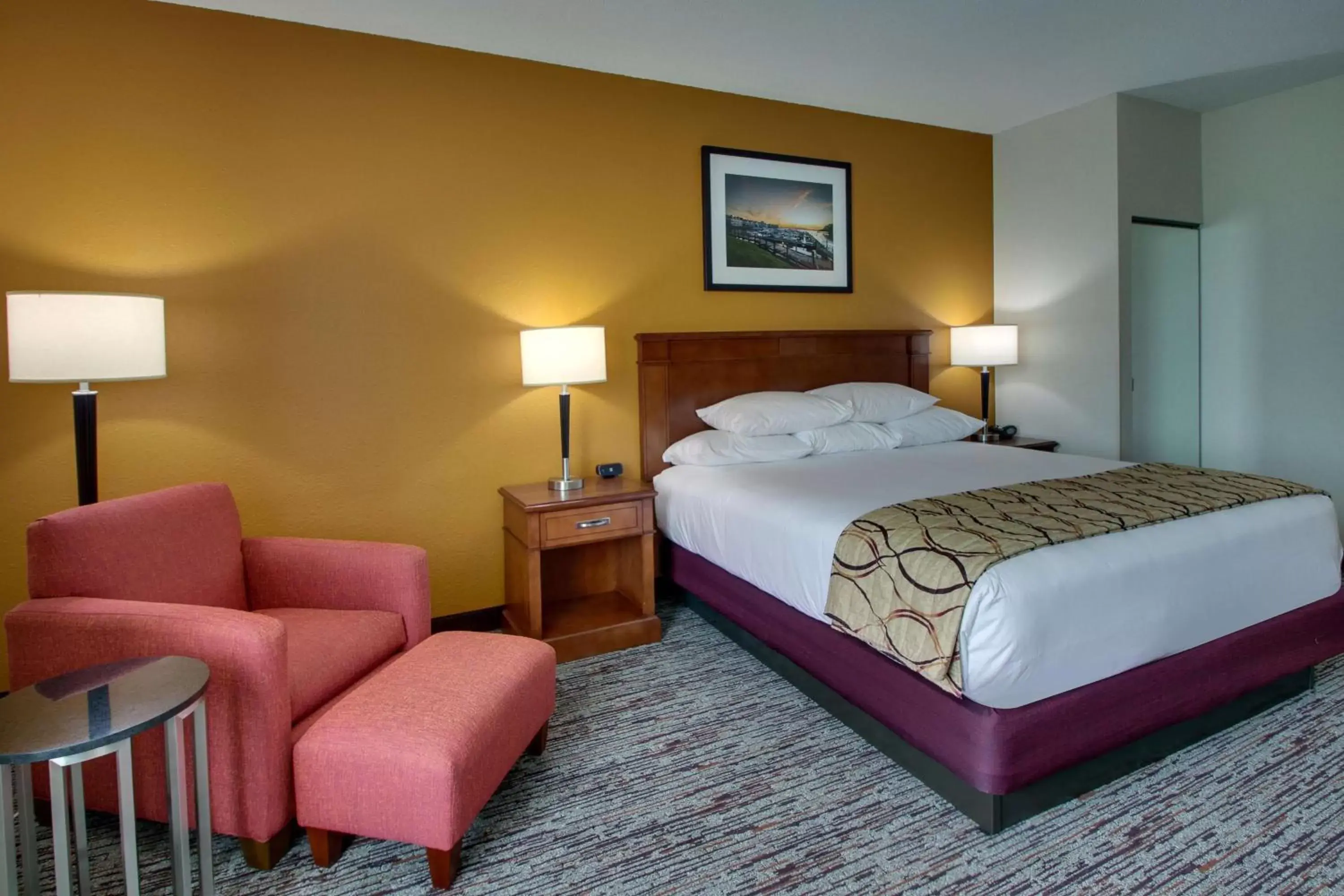 Bedroom, Bed in Drury Inn & Suites Charlotte Northlake