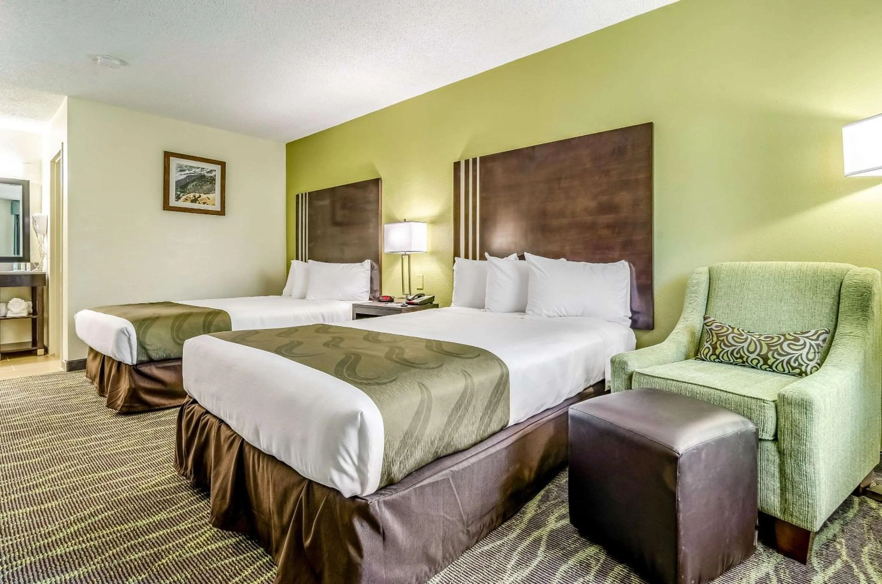 Photo of the whole room, Bed in Quality Inn & Suites Creedmoor - Butner
