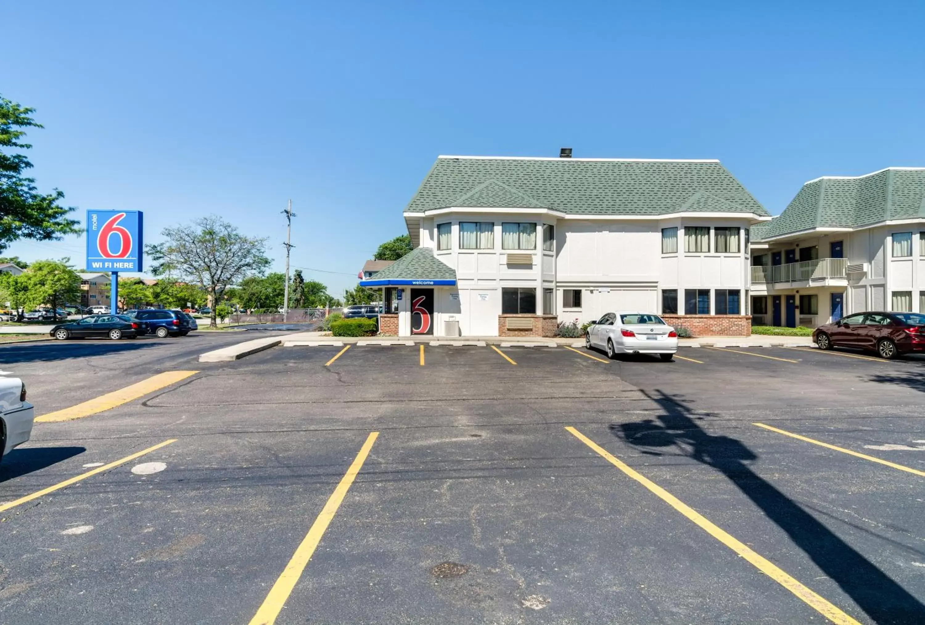 Facade/entrance, Property Building in Motel 6-Schiller Park, IL - Chicago O'Hare