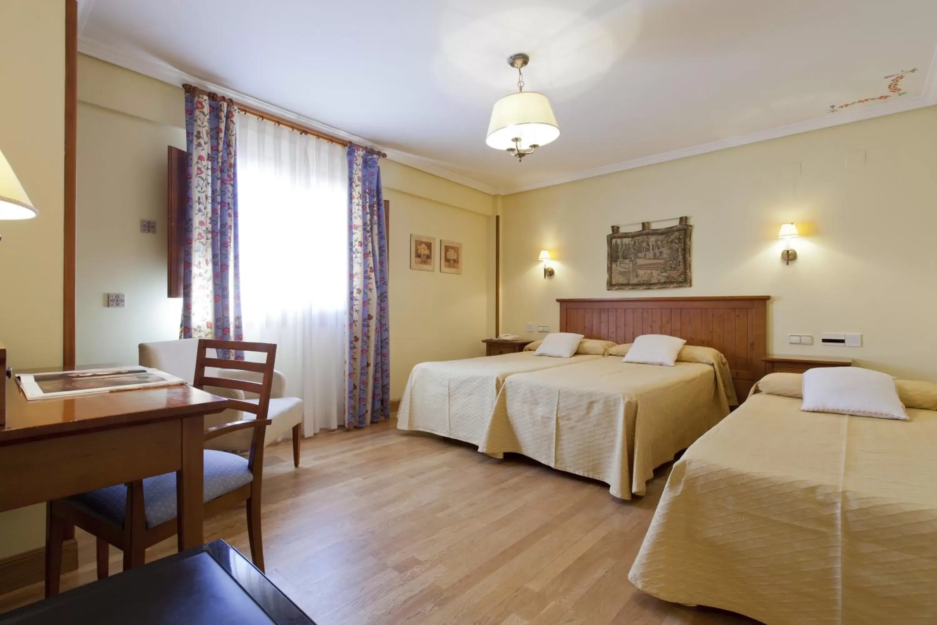Triple Room in Hotel Casona de la Reyna