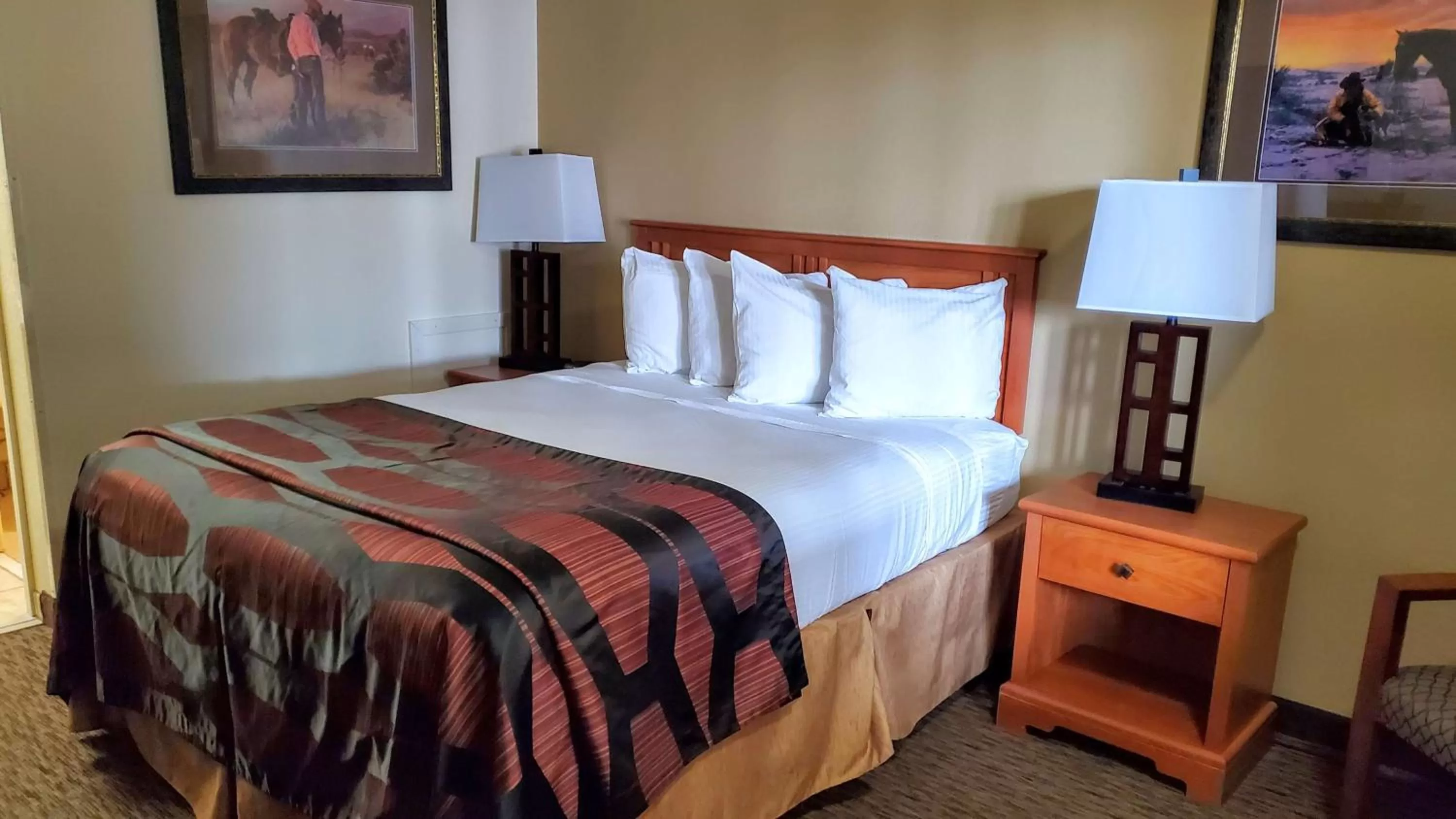 Photo of the whole room, Bed in Best Western Plains Motel