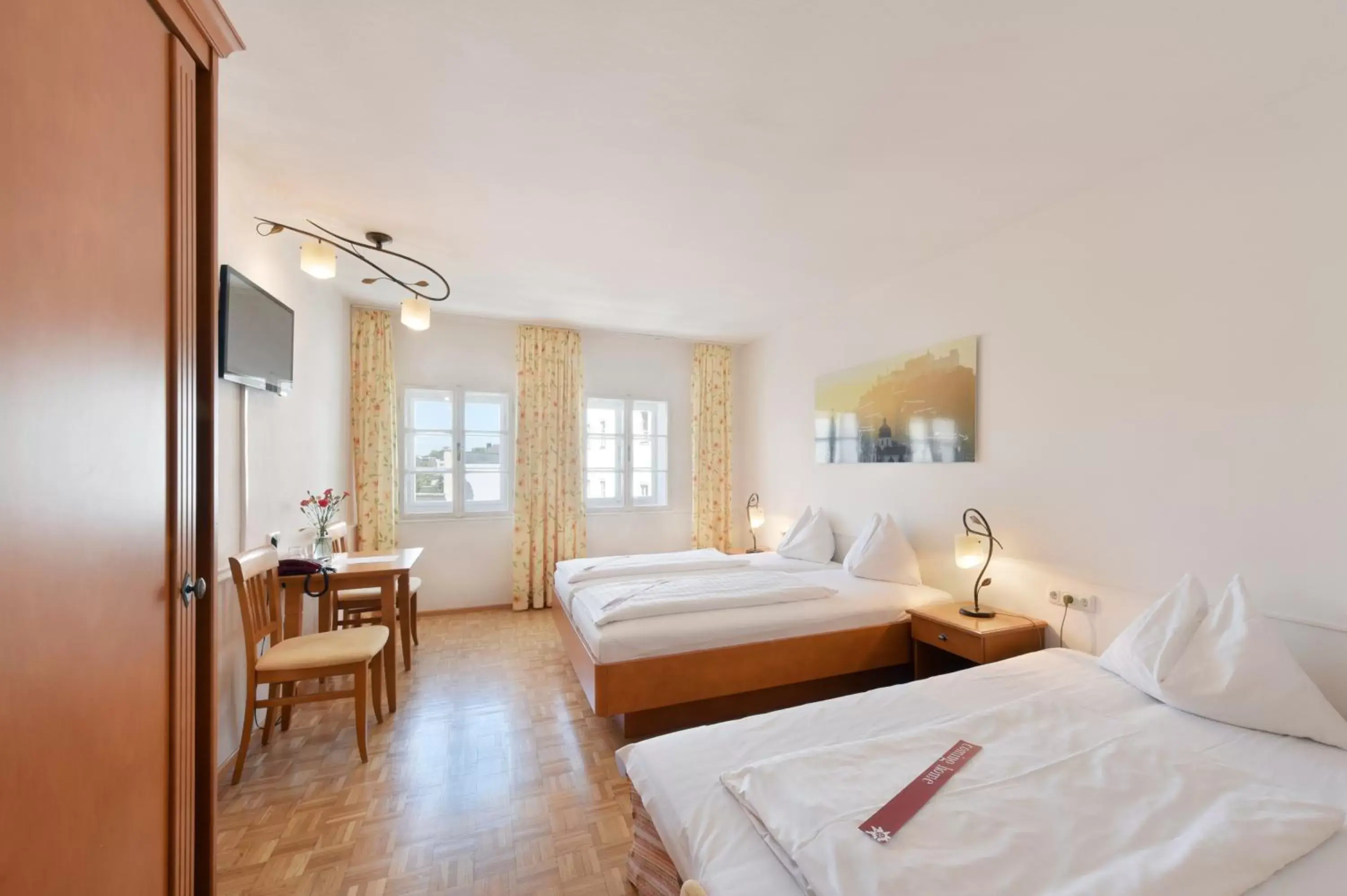 Bedroom in Hotel Krone 1512
