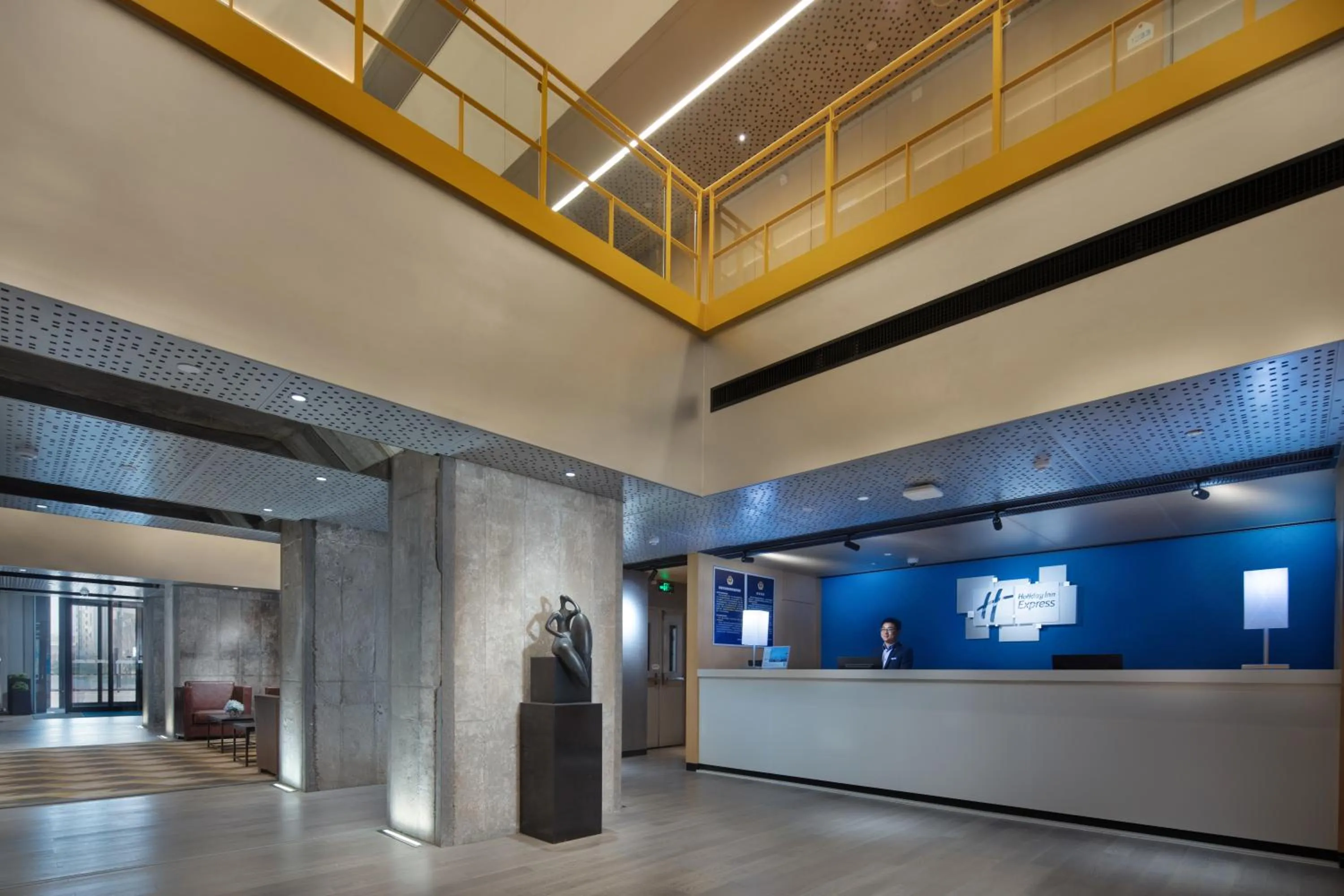 Lobby or reception in Holiday Inn Express Beijing Shijingshan Parkview by IHG