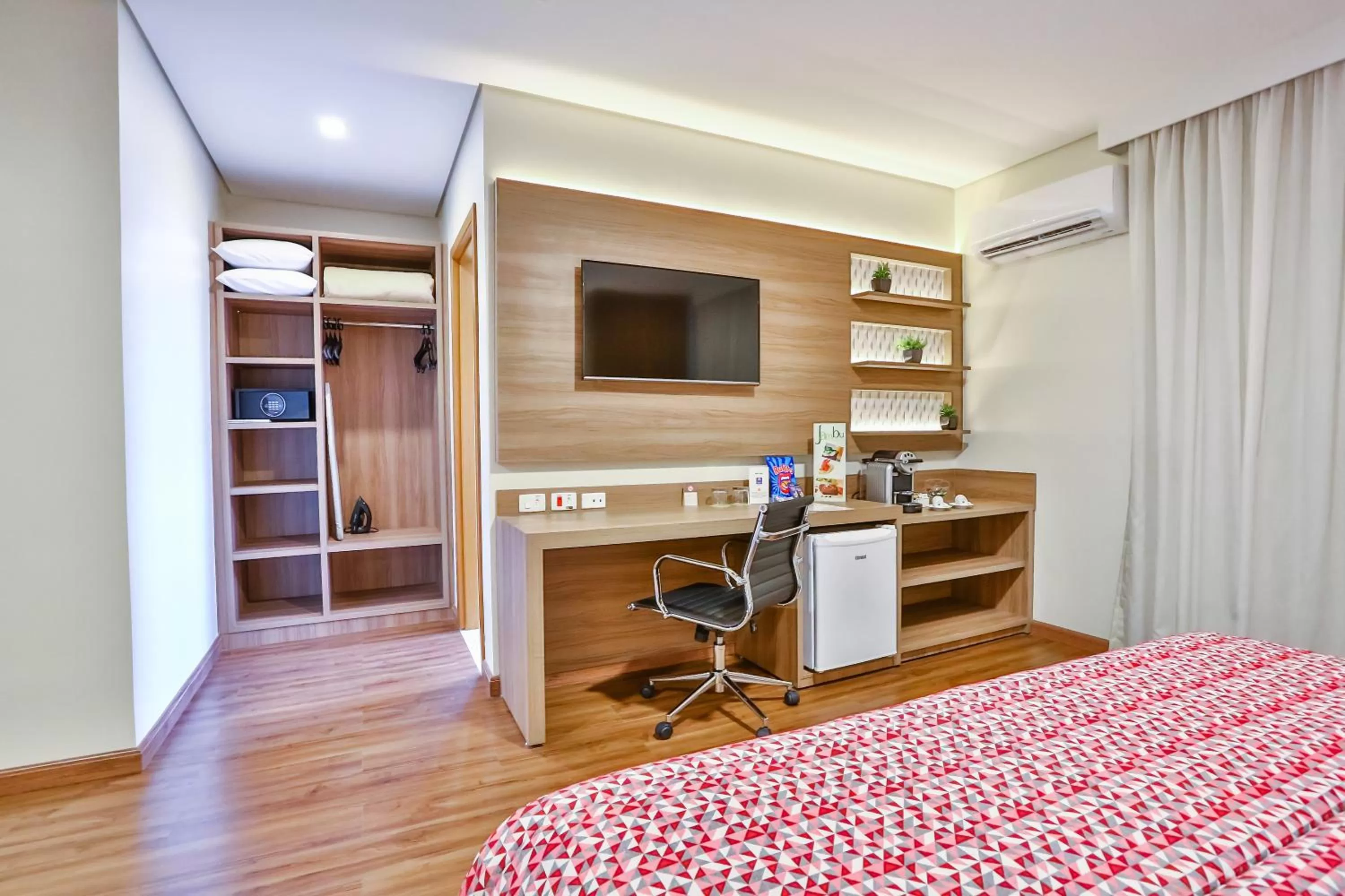 Photo of the whole room, Bed in Comfort Mogi Guaçu