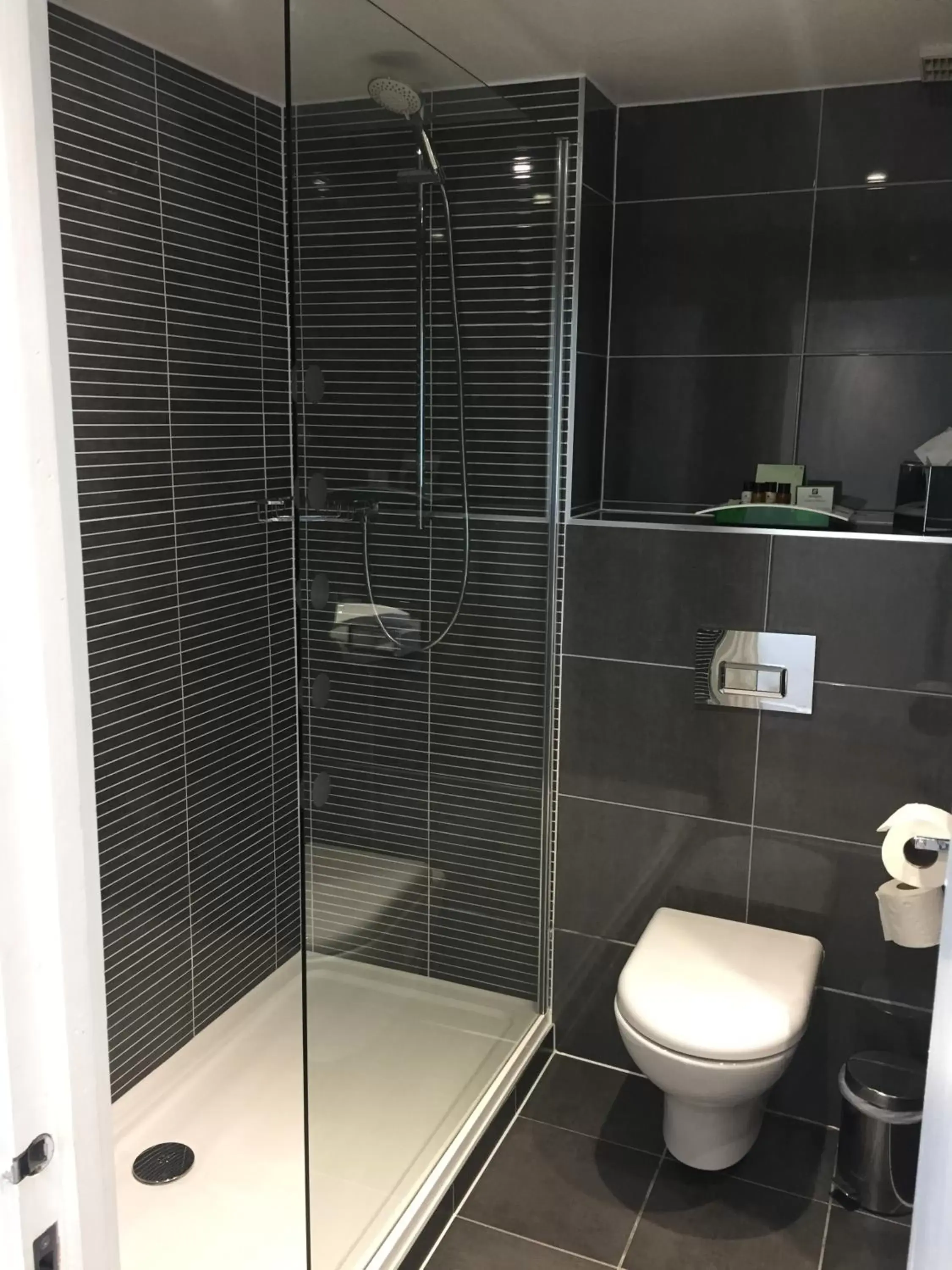 Bathroom in Holiday Inn Kenilworth - Warwick, an IHG Hotel