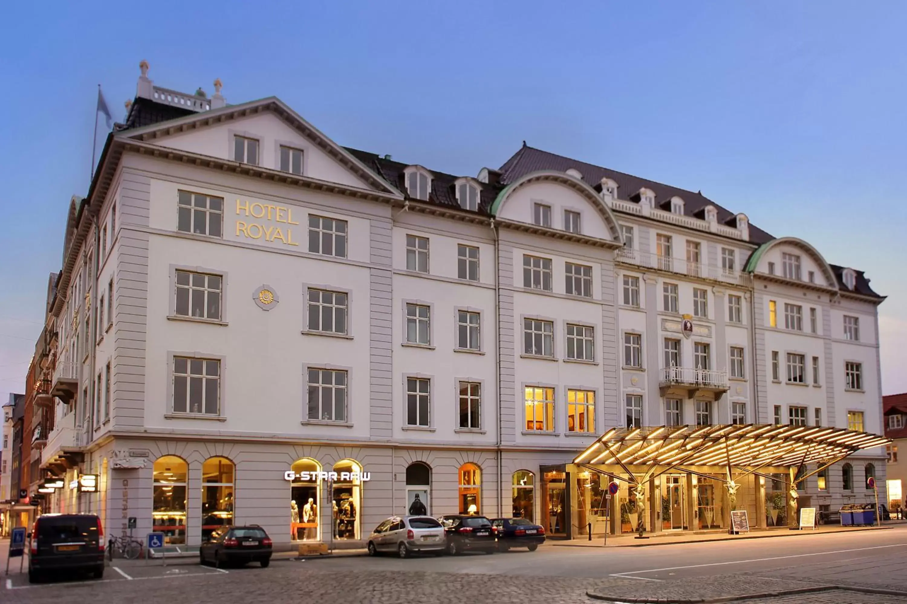 Facade/entrance, Property Building in Hotel Royal