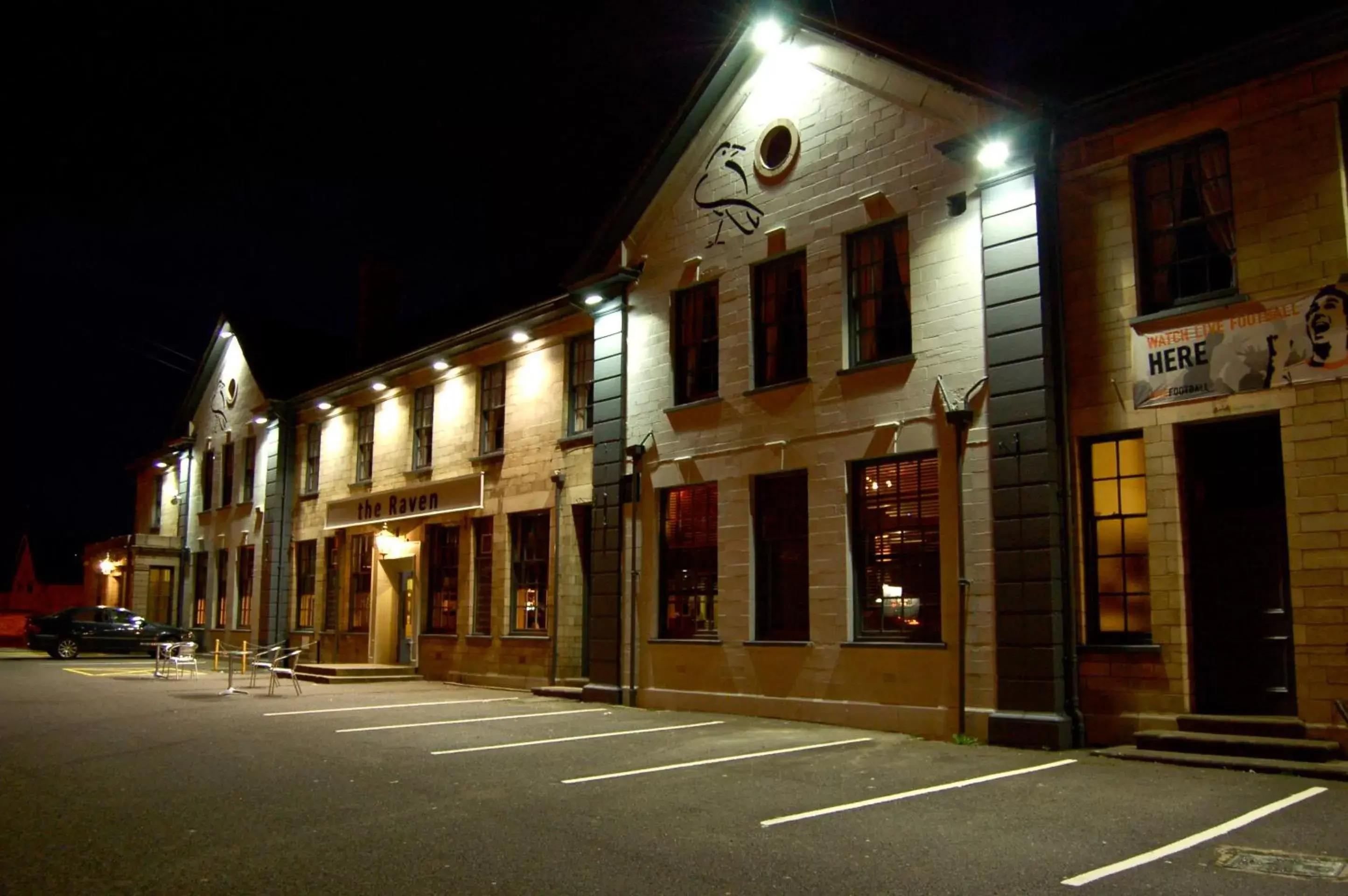 Facade/entrance, Property Building in The Raven Hotel