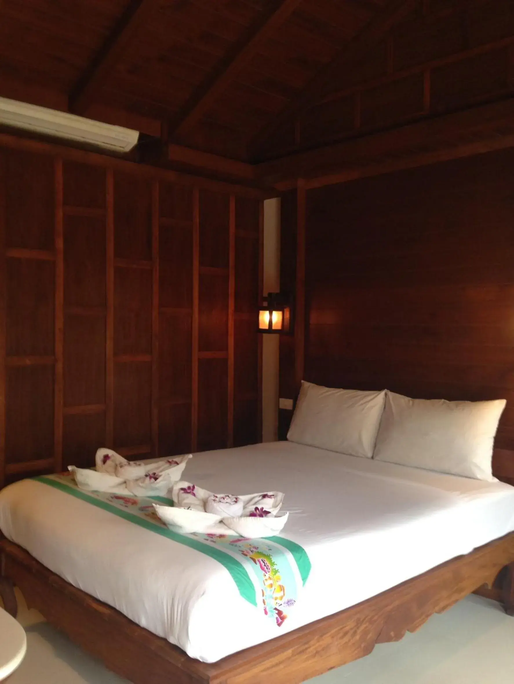 Bed in Baan Pakgasri Hideaway