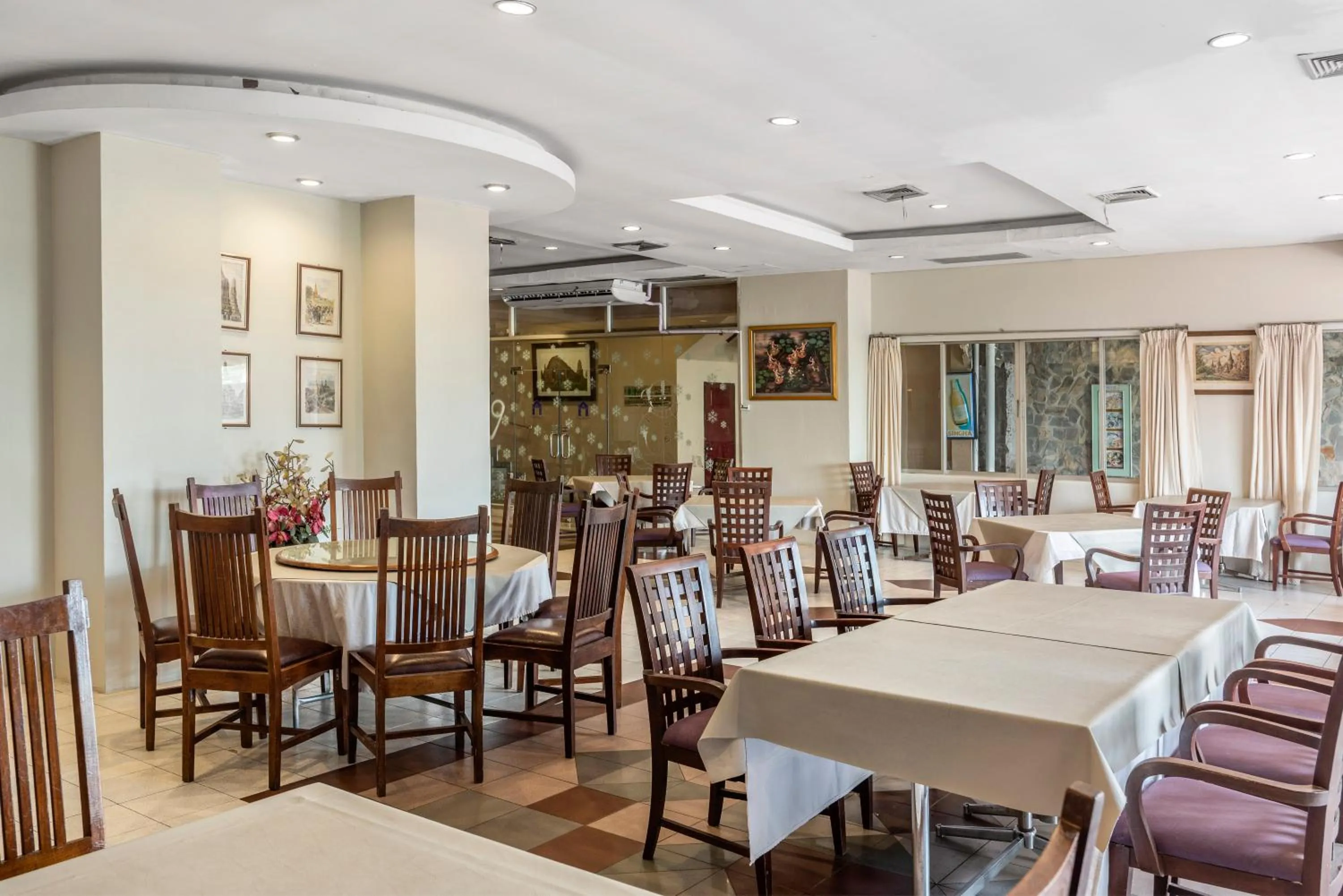 Restaurant/places to eat in Ayothaya Riverside Hotel