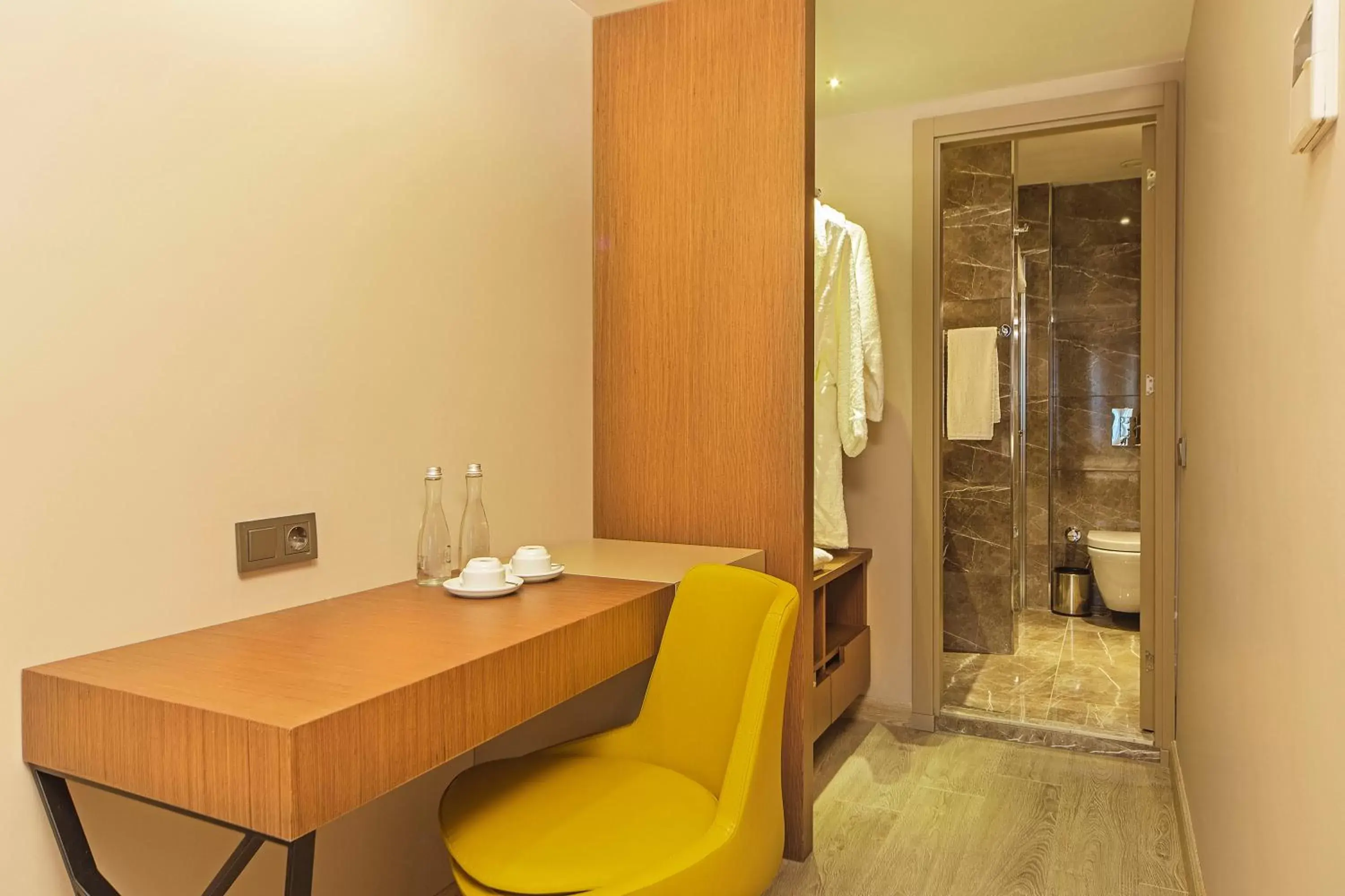 Seating area, Bathroom in Redmont Hotel Nisantasi