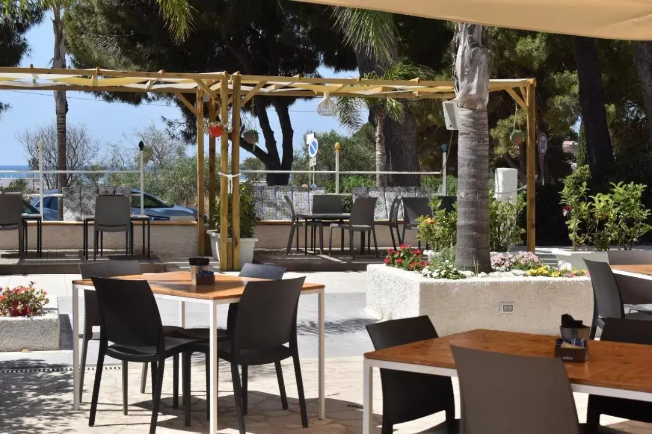 Patio, Restaurant/Places to Eat in B&B Giostemar - Playa Grande