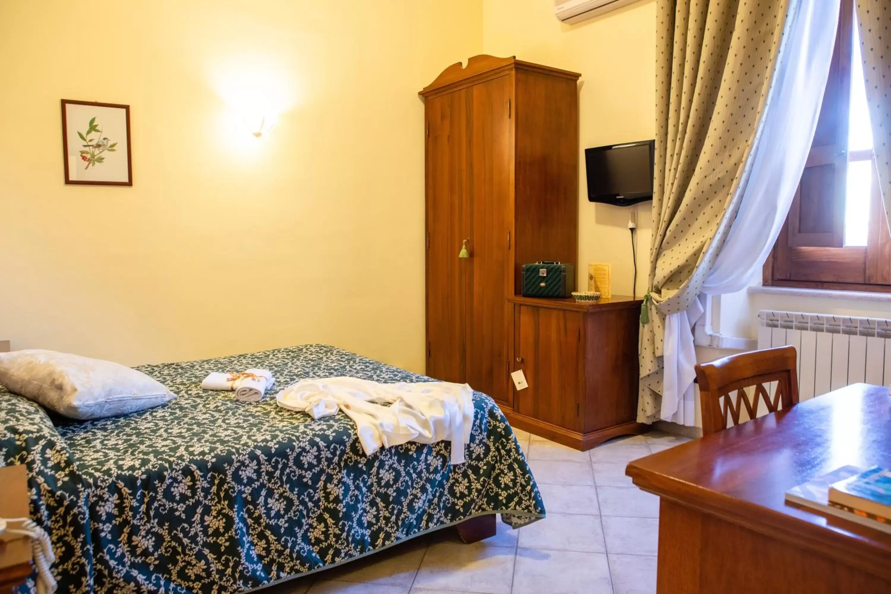 Bed in Hotel Il Cavalier D'Arpino