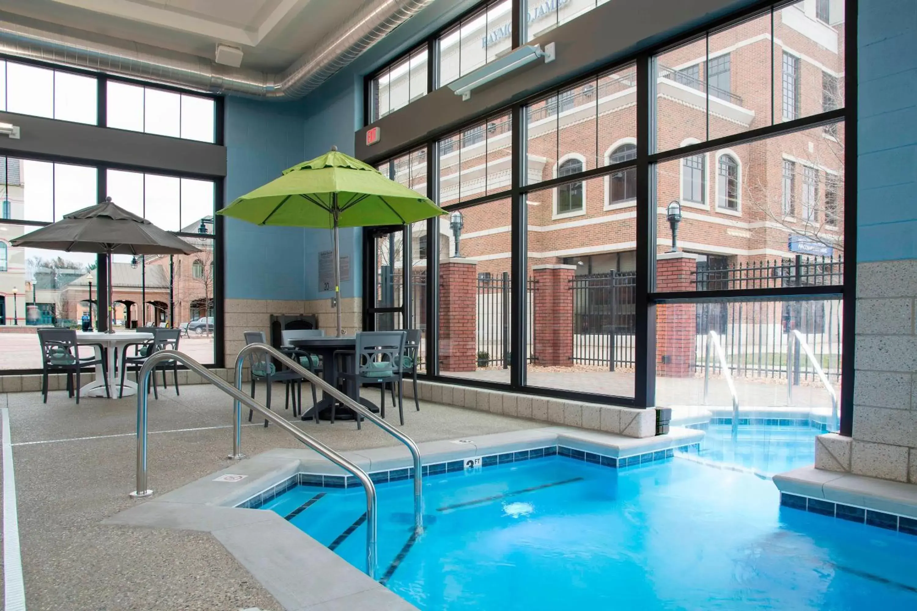 Area and facilities, Swimming Pool in Courtyard by Marriott Holland Downtown