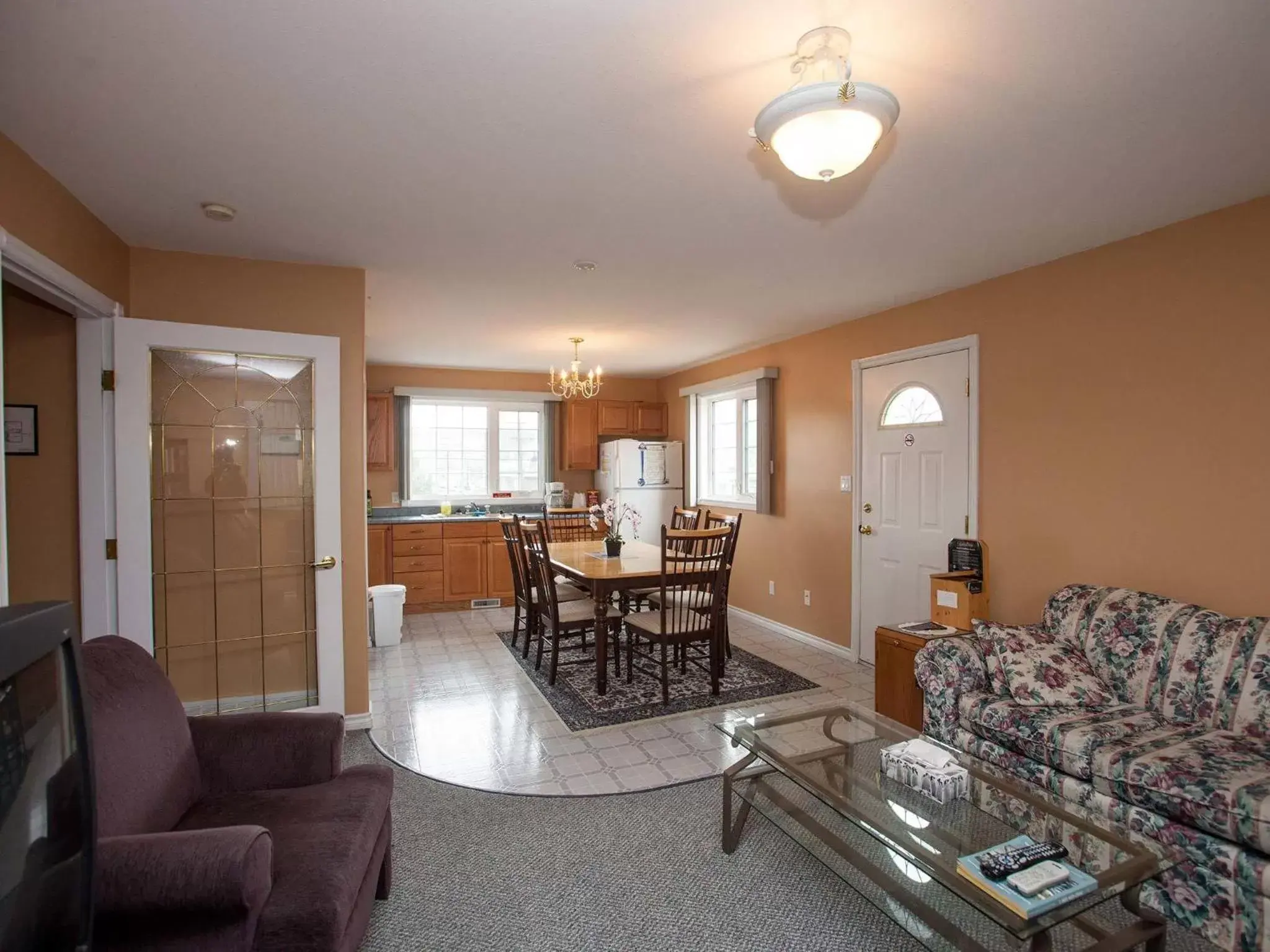 Living room, Seating Area in Midnight Sun Inn