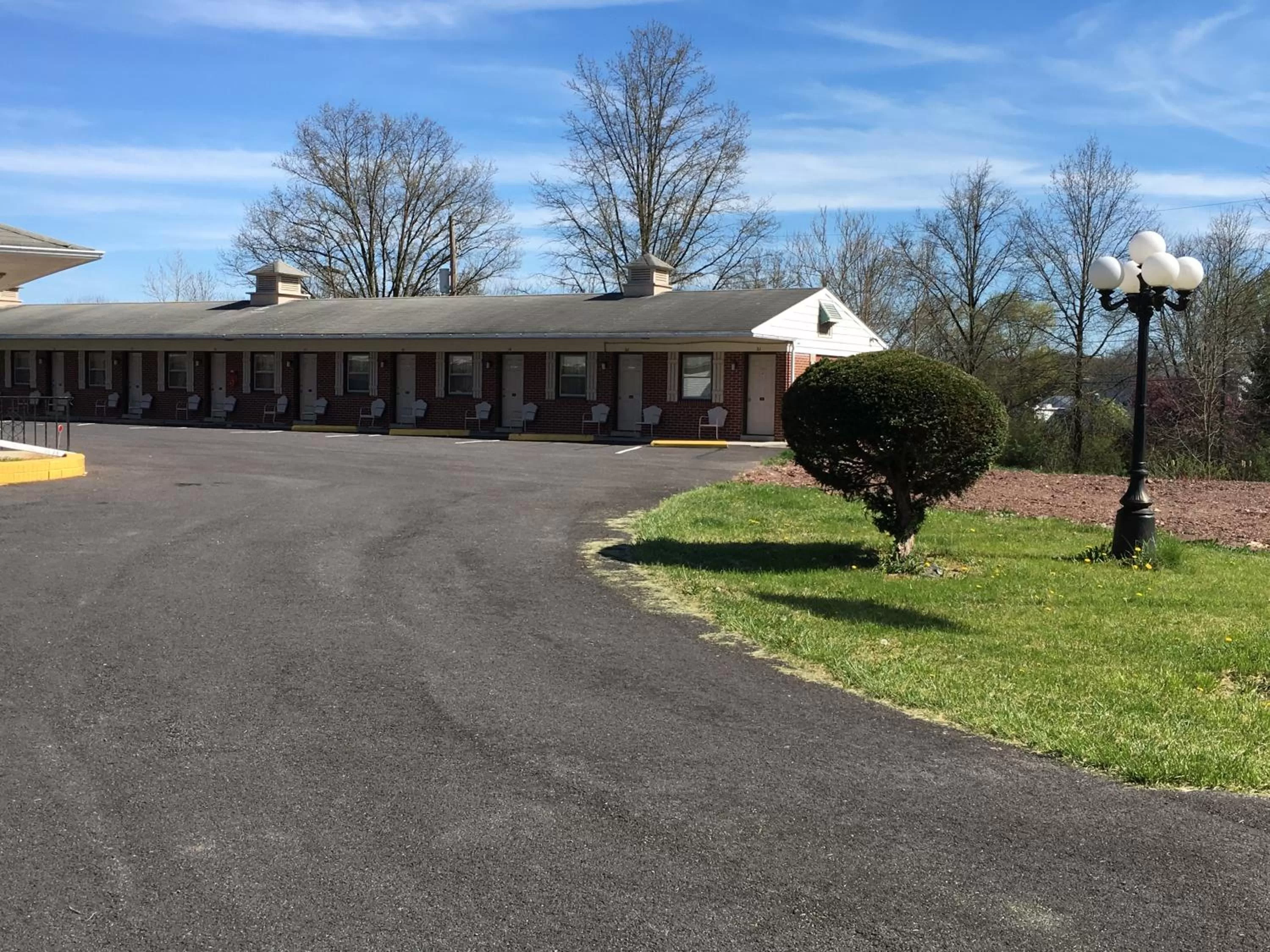 Property building in Red Carpet Inn - Gettysburg
