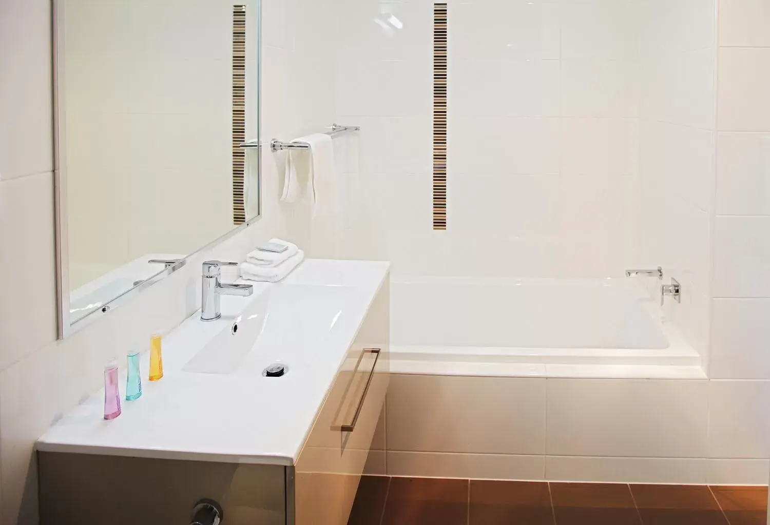 Bath, Bathroom in Charlestown Executive Apartments
