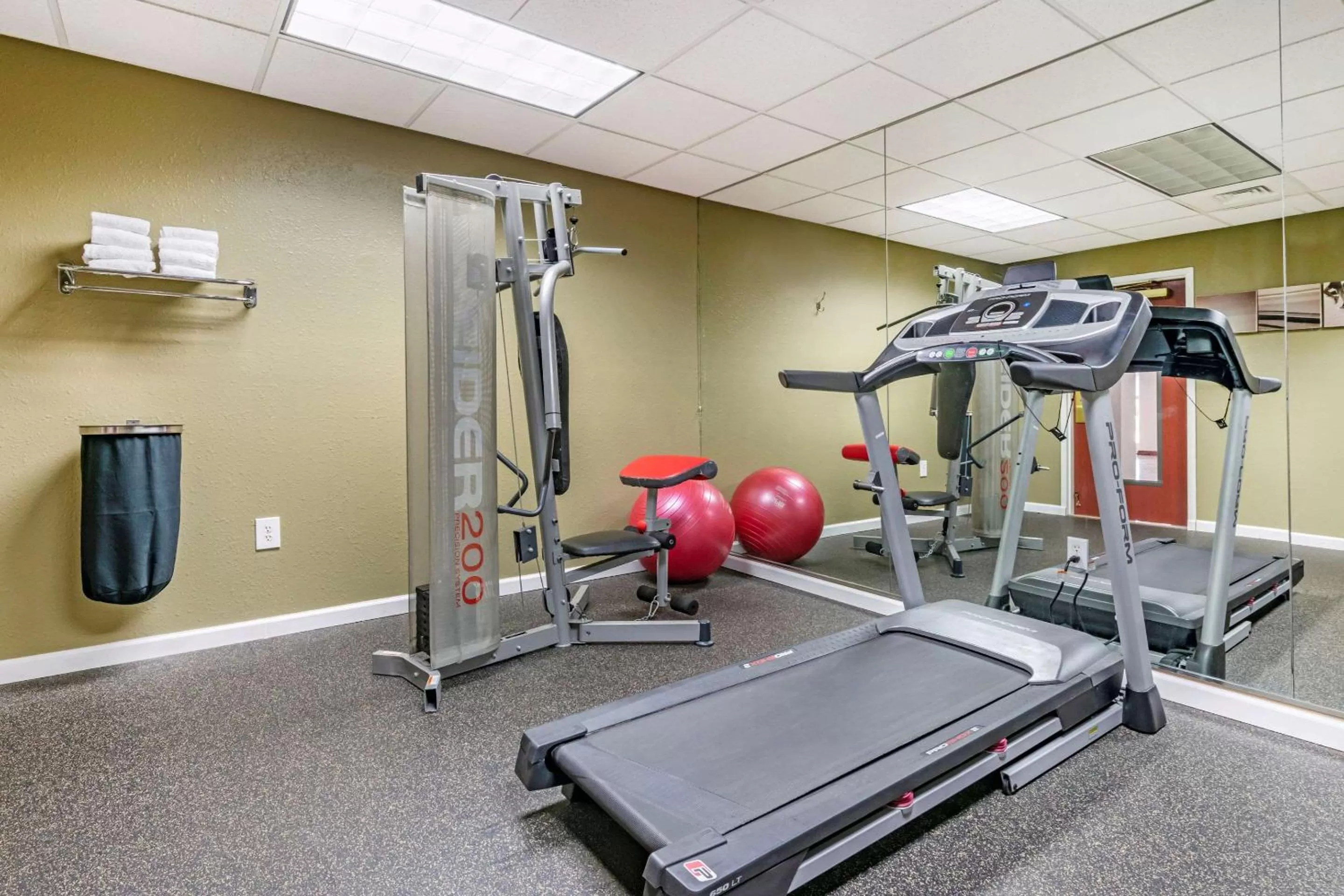 Fitness centre/facilities in Quality Inn Zephyrhills-Dade City