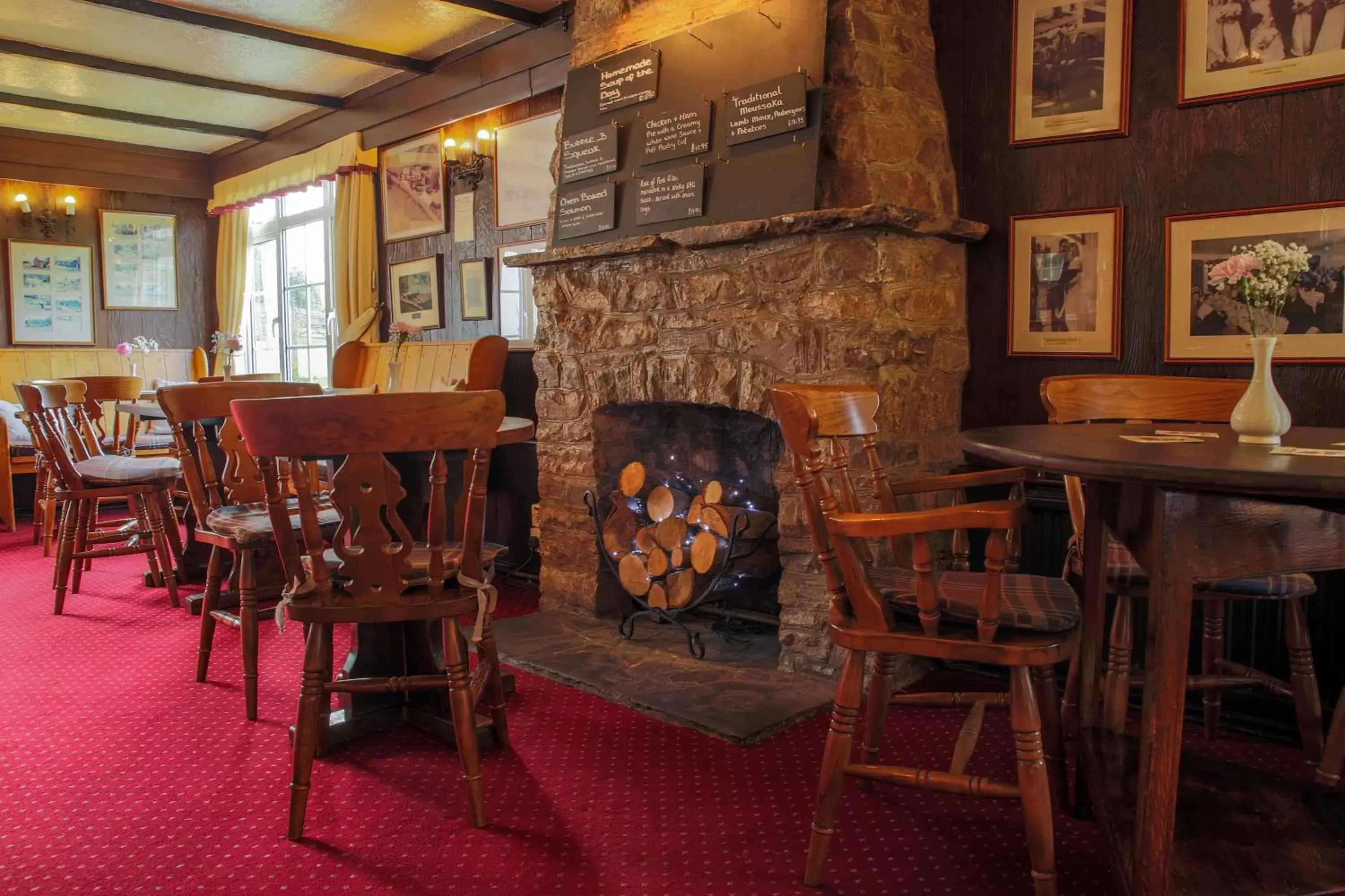 Restaurant/Places to Eat in The Greyhound Inn and Hotel