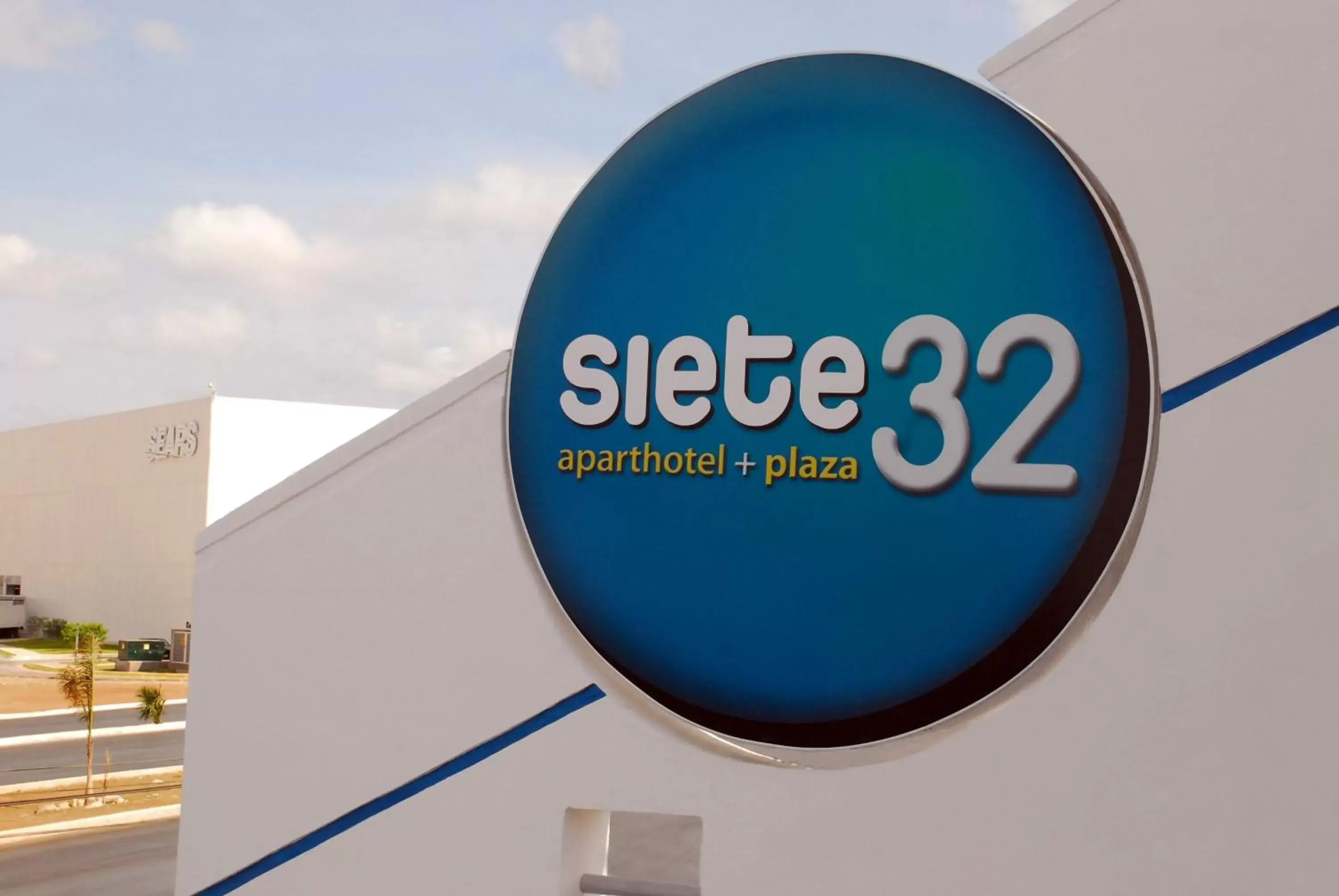 Facade/entrance, Property Logo/Sign in Aparthotel Siete 32