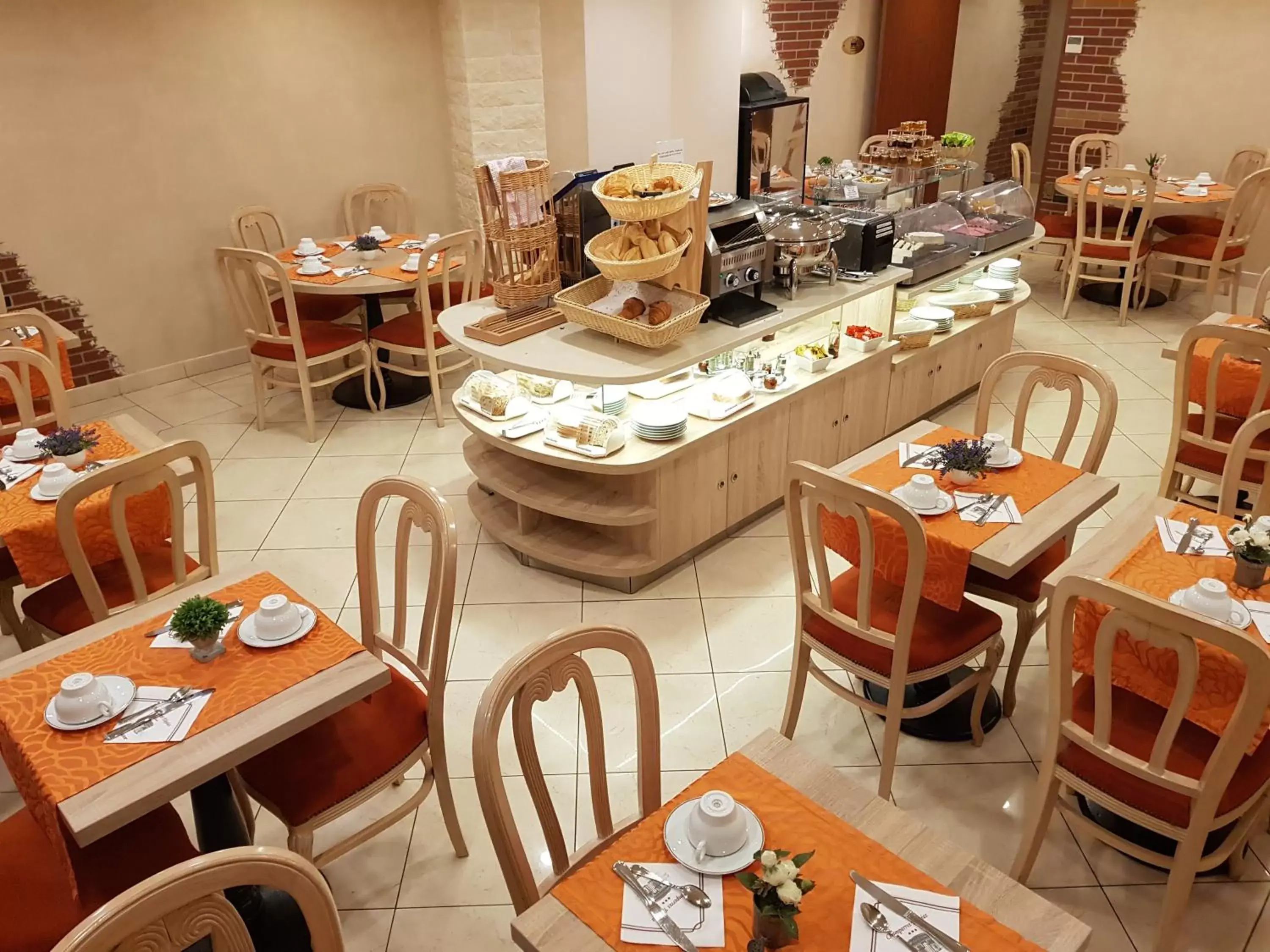 Continental breakfast, Restaurant/Places to Eat in Hotel Champerret Elysees