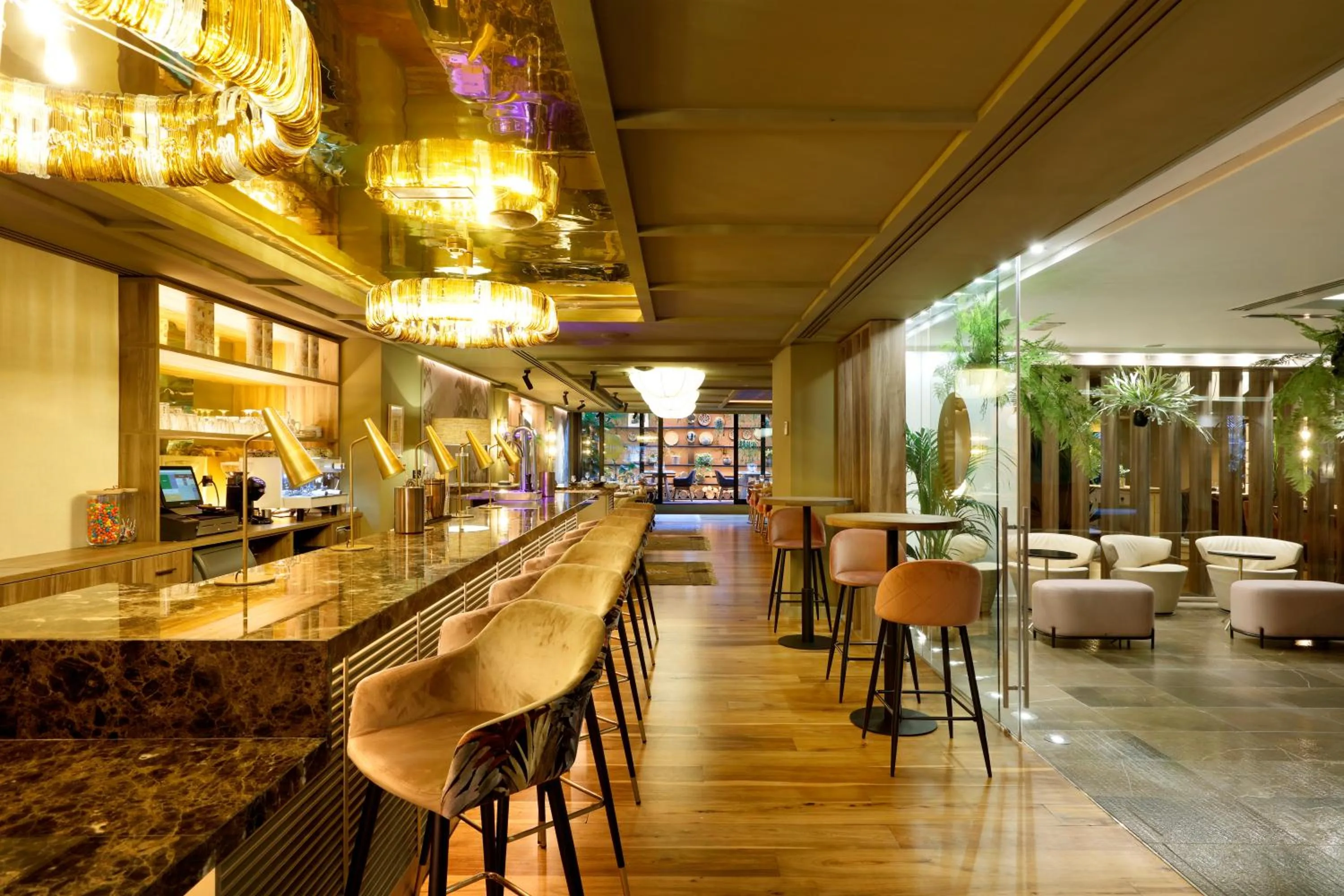 Lounge or bar in Barceló Oviedo Cervantes