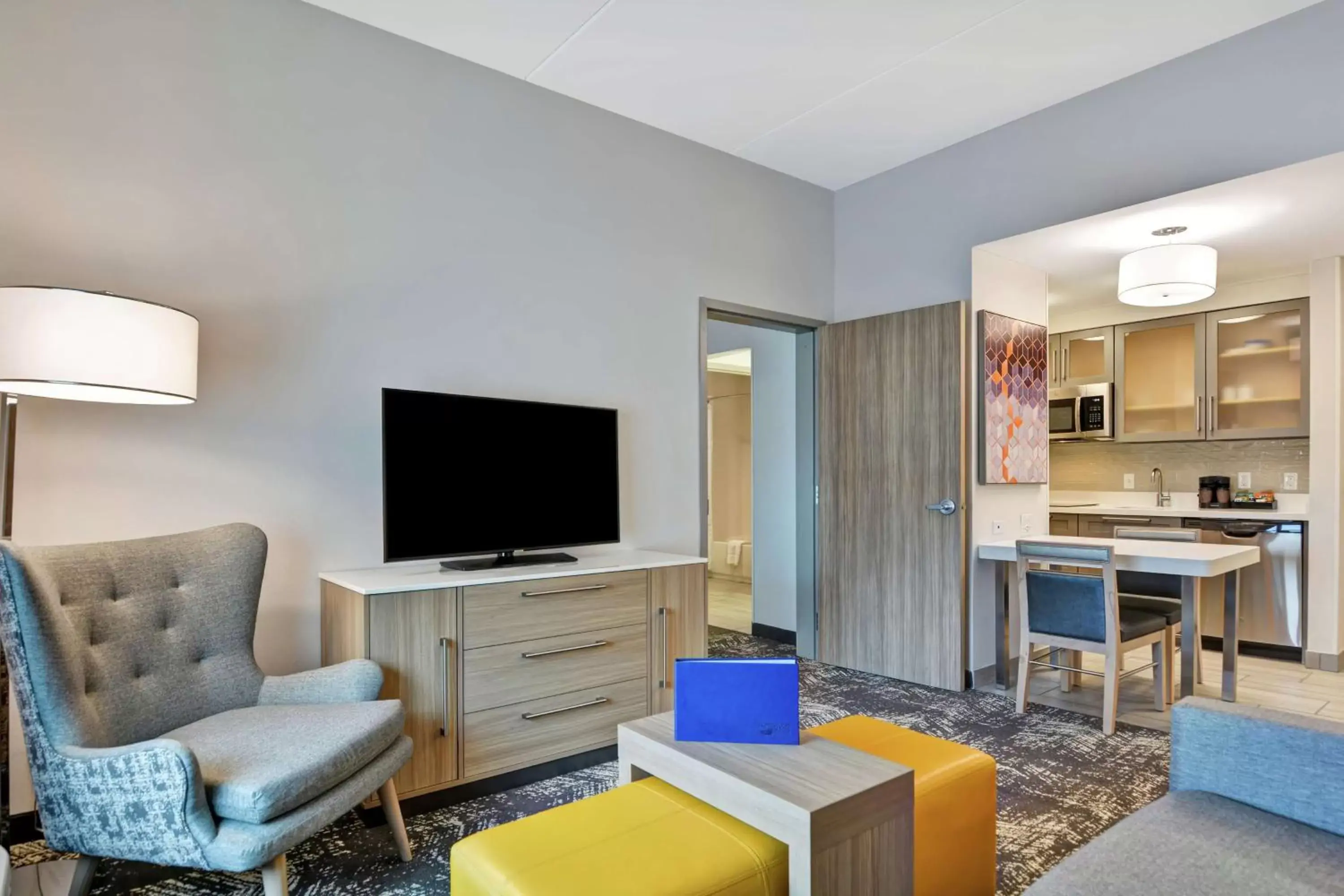 Bedroom, TV/Entertainment Center in Homewood Suites By Hilton Lynchburg