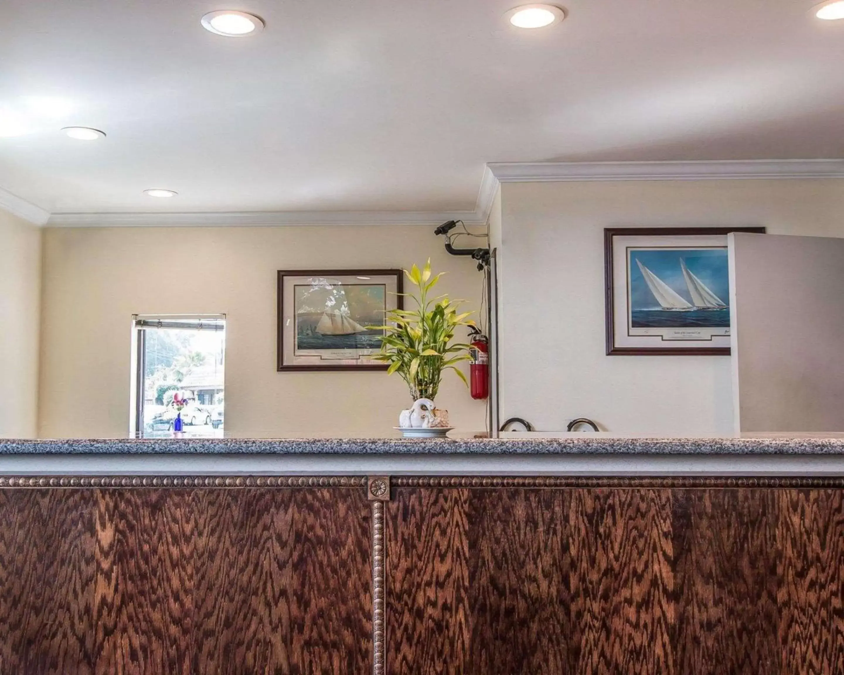 Lobby or reception in Palm Inn Hotel near Tyler Mall Riverside Lobby or reception in Palm Inn Hotel near Tyler Mall Riverside