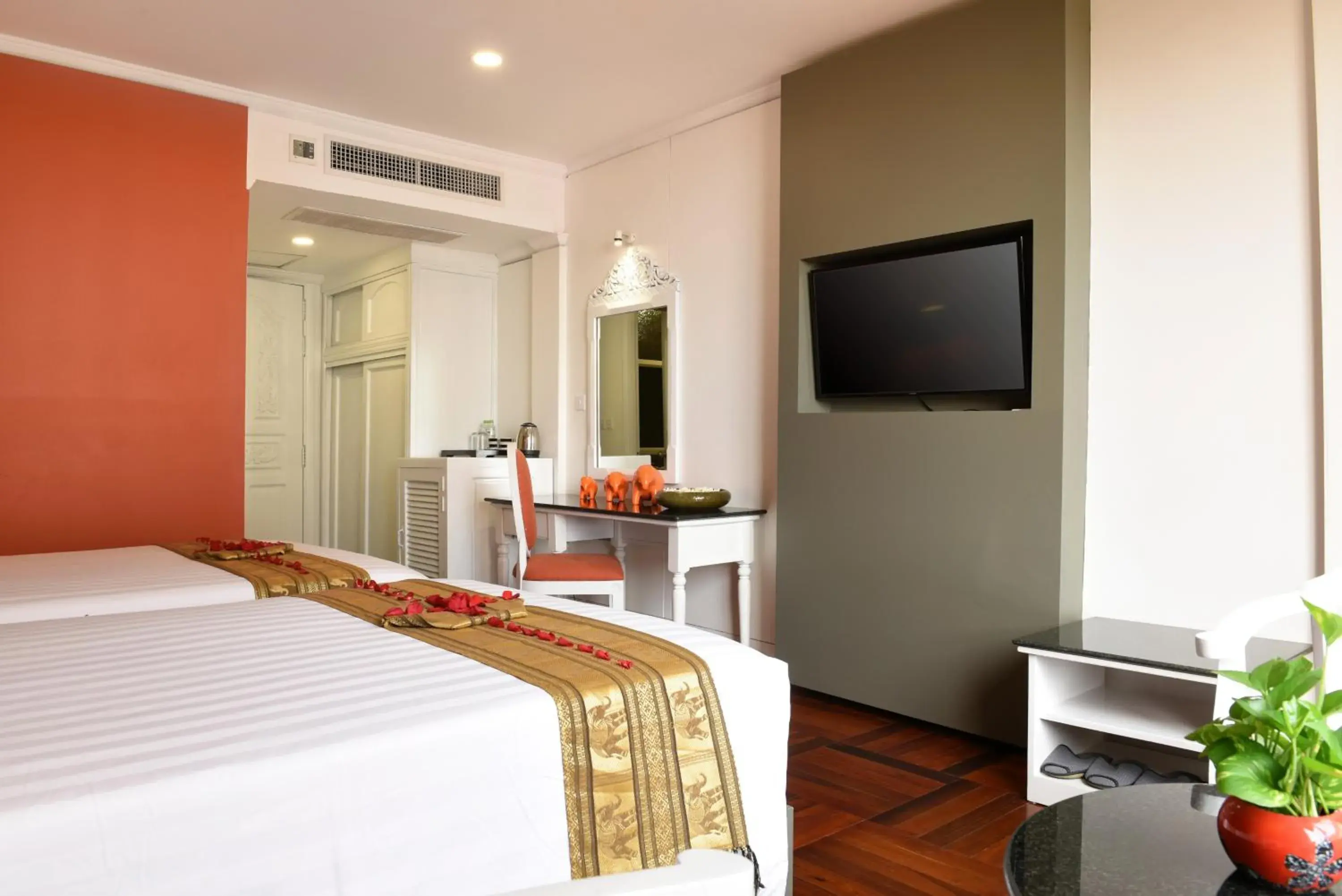 TV and multimedia, Bed in Memoire Siem Reap Hotel