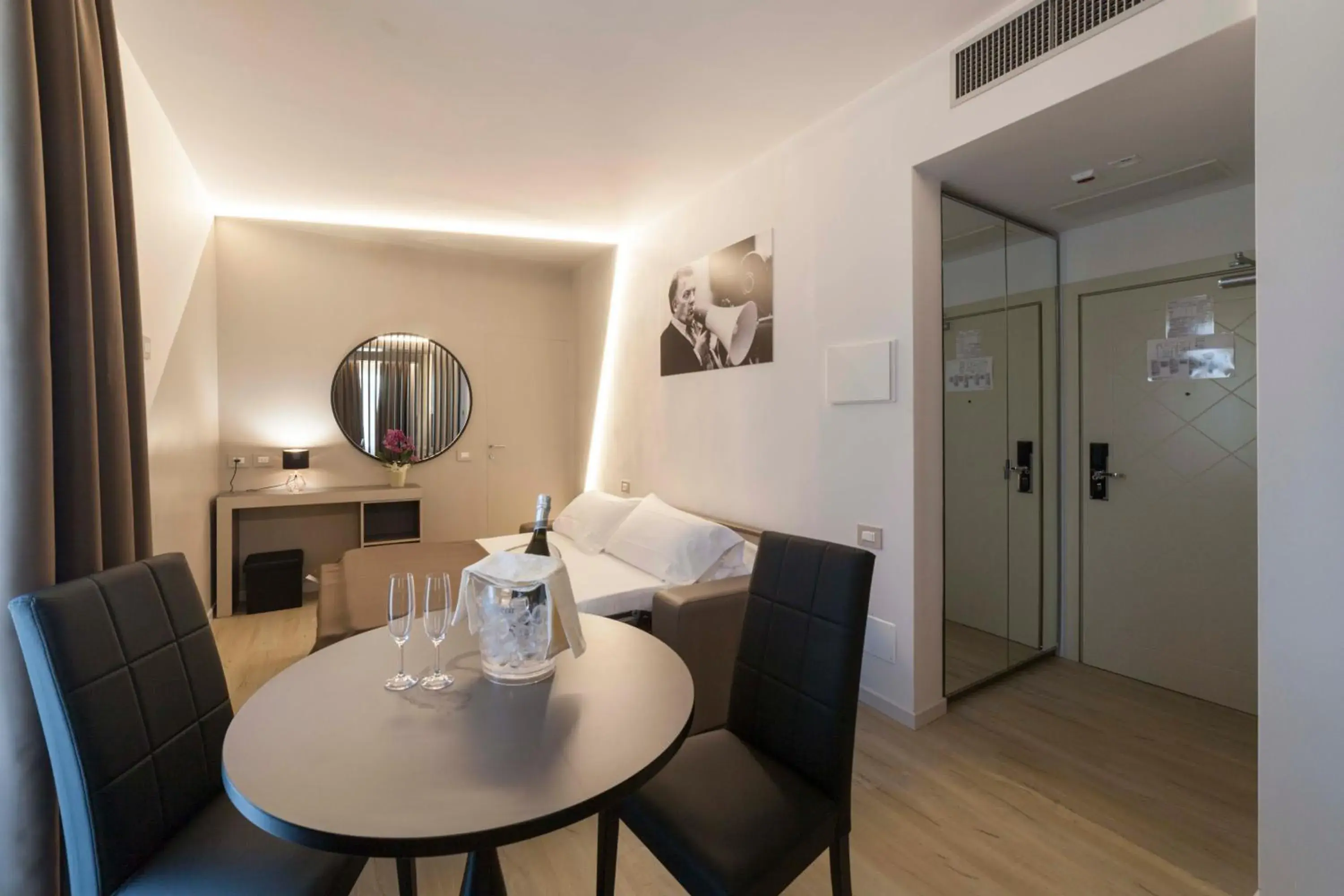 Bedroom, Dining Area in Hotel La Gradisca