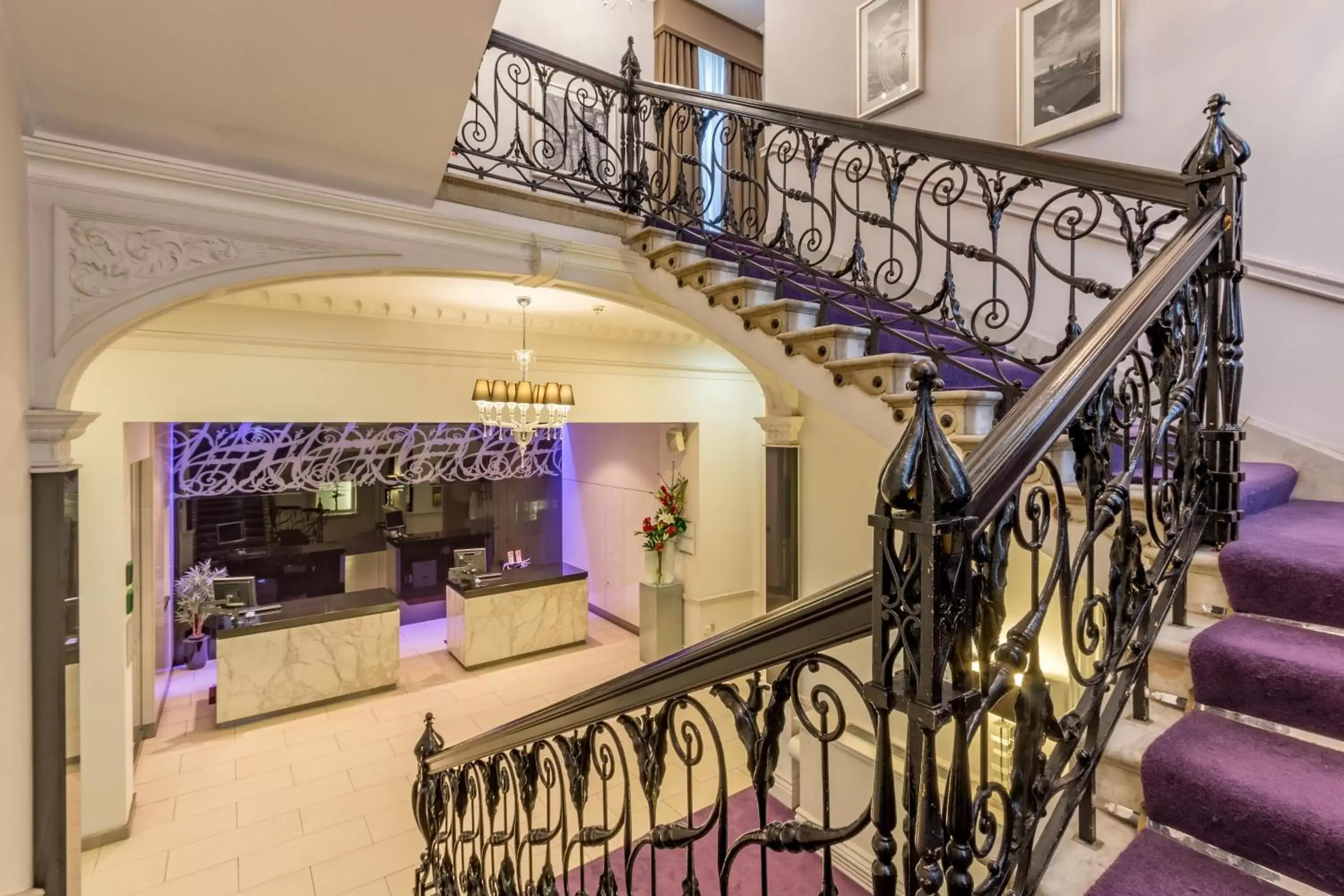 Lobby or reception, Lounge/Bar in Thistle Holborn