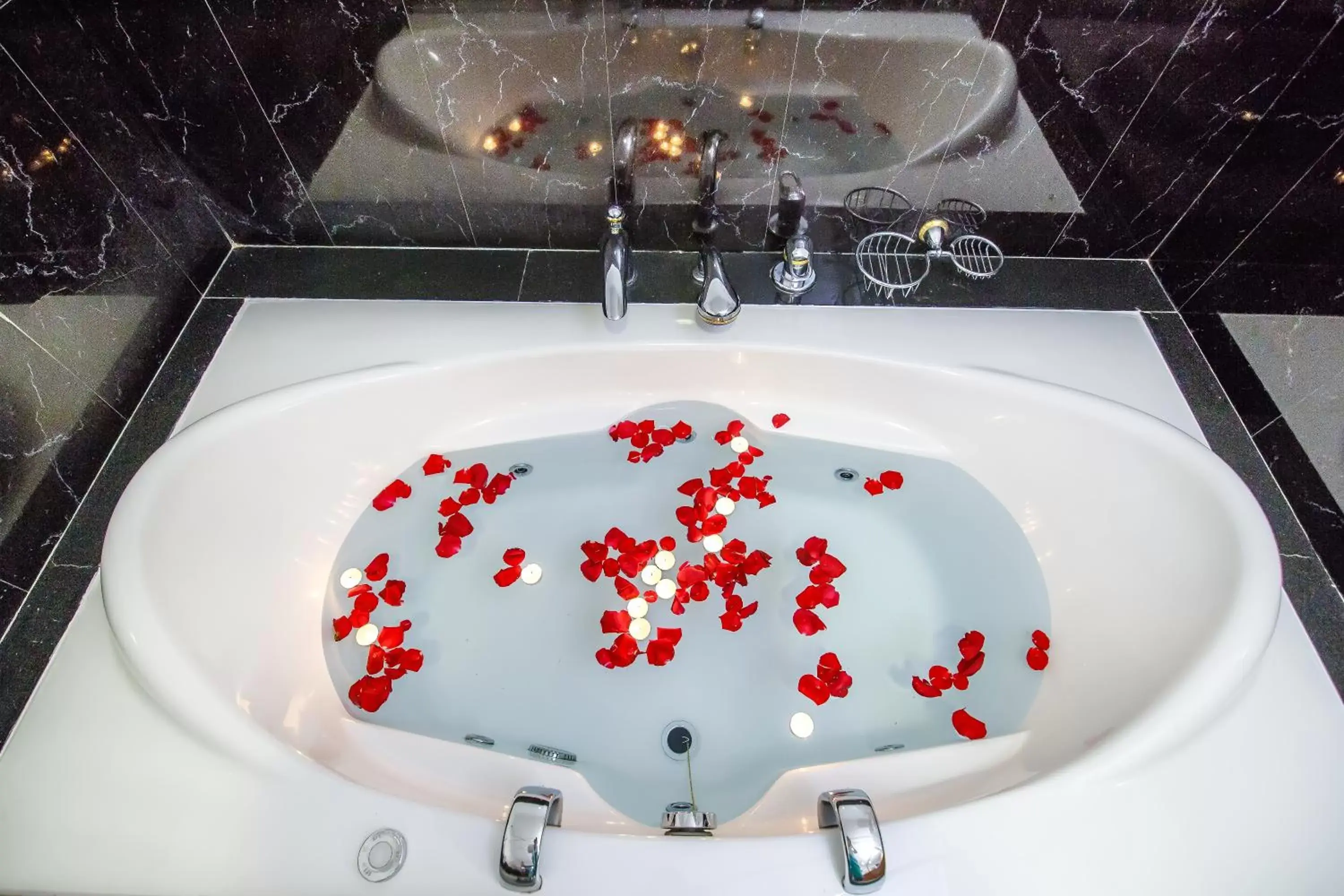 Hot Tub in Grand Excelsior Hotel - Bur Dubai