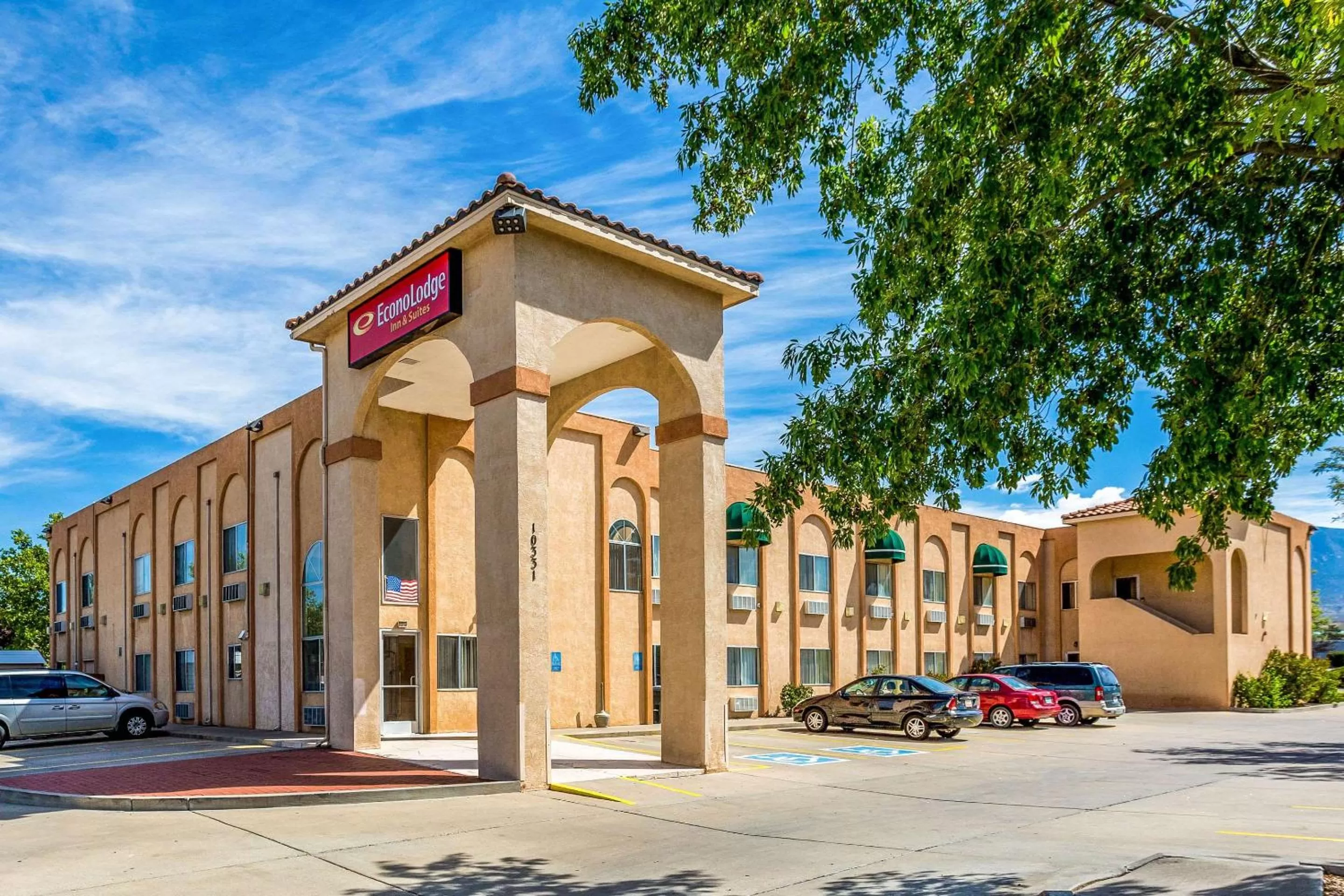 Property building in Econo Lodge Inn & Suites Albuquerque East I-40 Eubank Exit