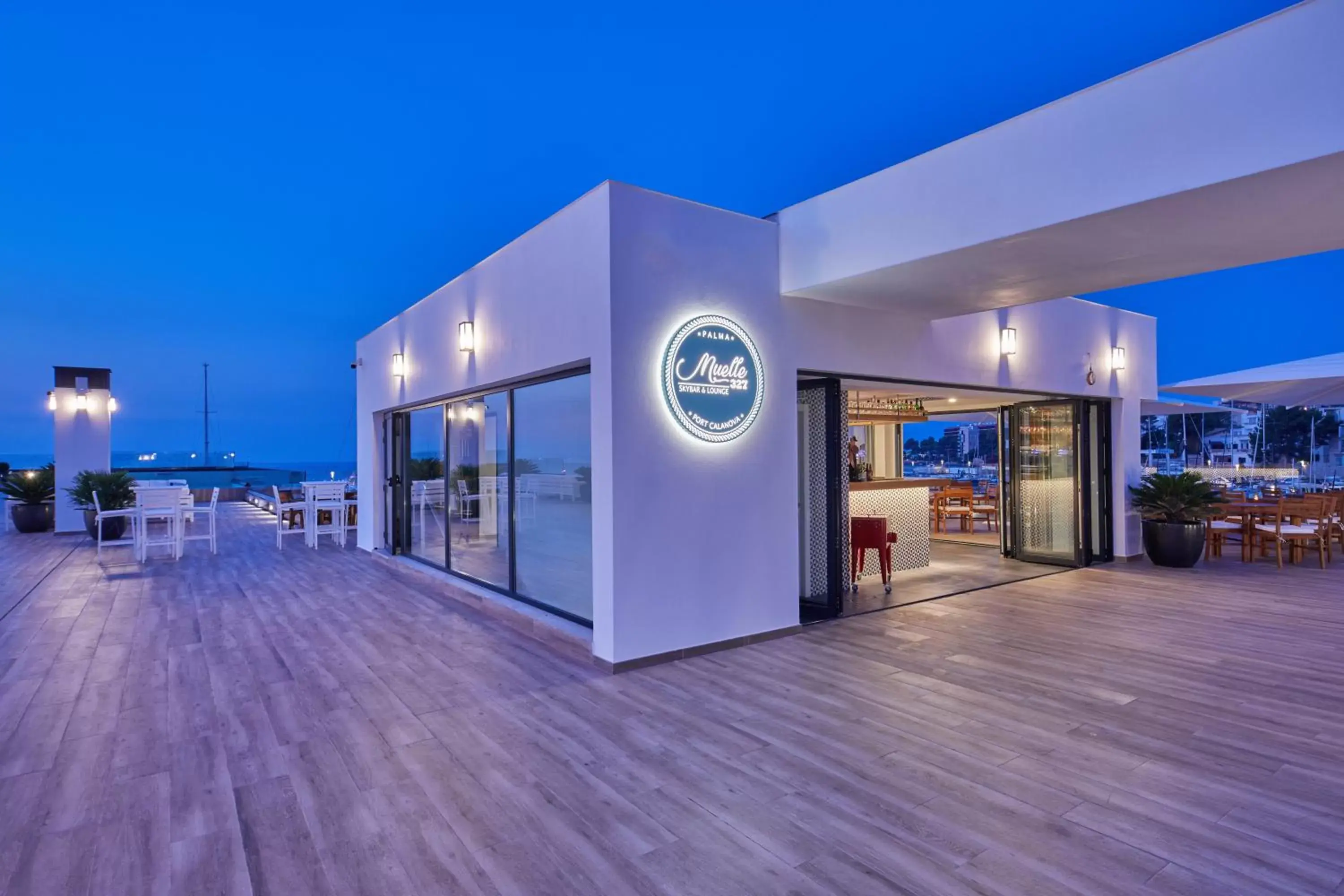 Restaurant/places to eat in Calanova Sports Residence