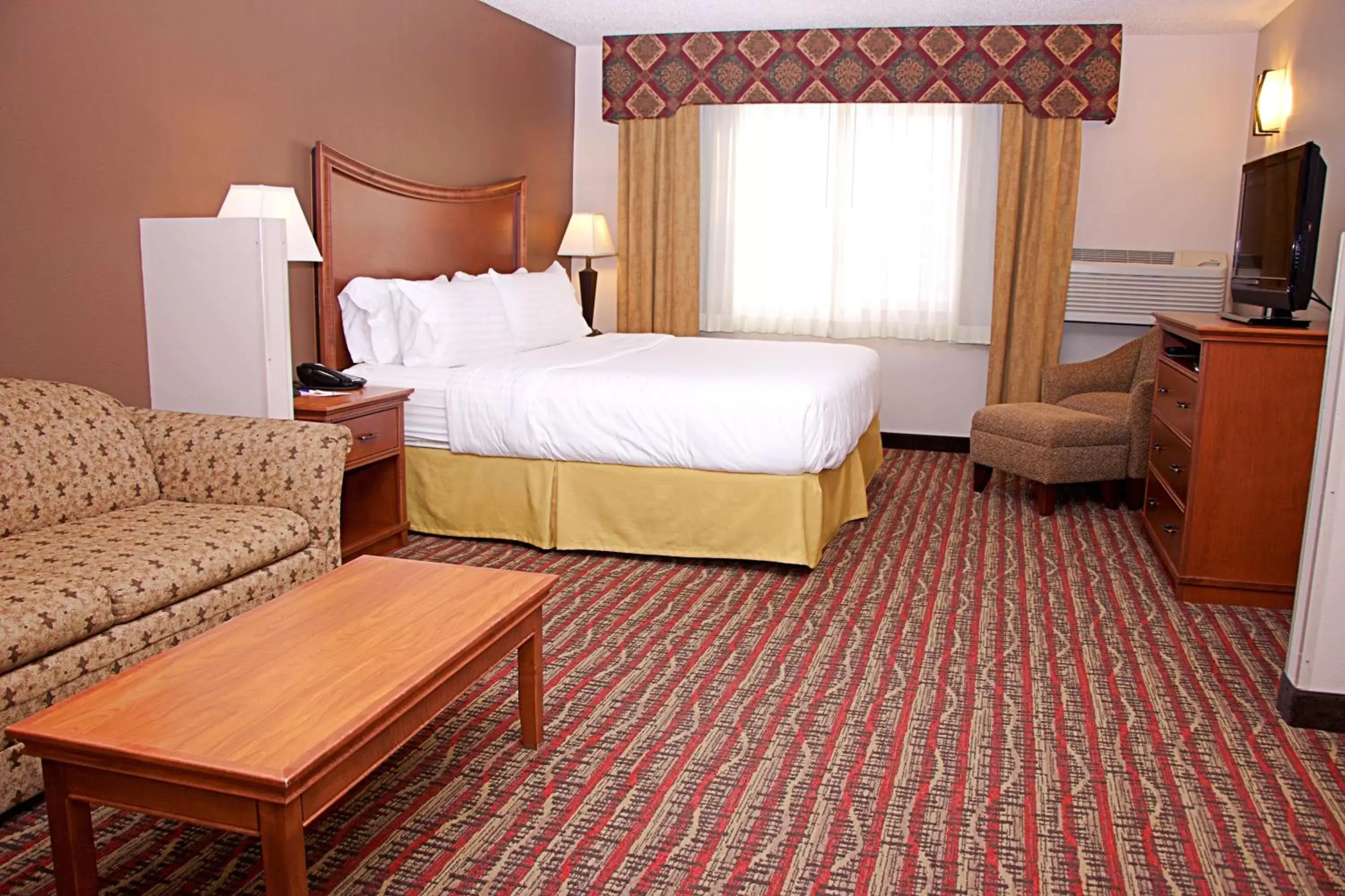Photo of the whole room, Bed in Holiday Inn Express Hotel & Suites Pierre-Fort Pierre, an IHG Hotel