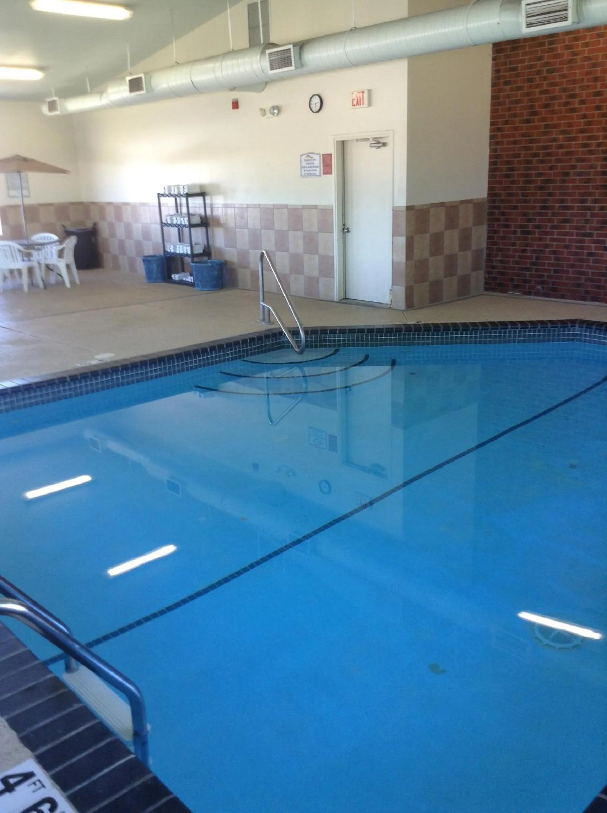 Swimming pool in Baymont by Wyndham Dubuque