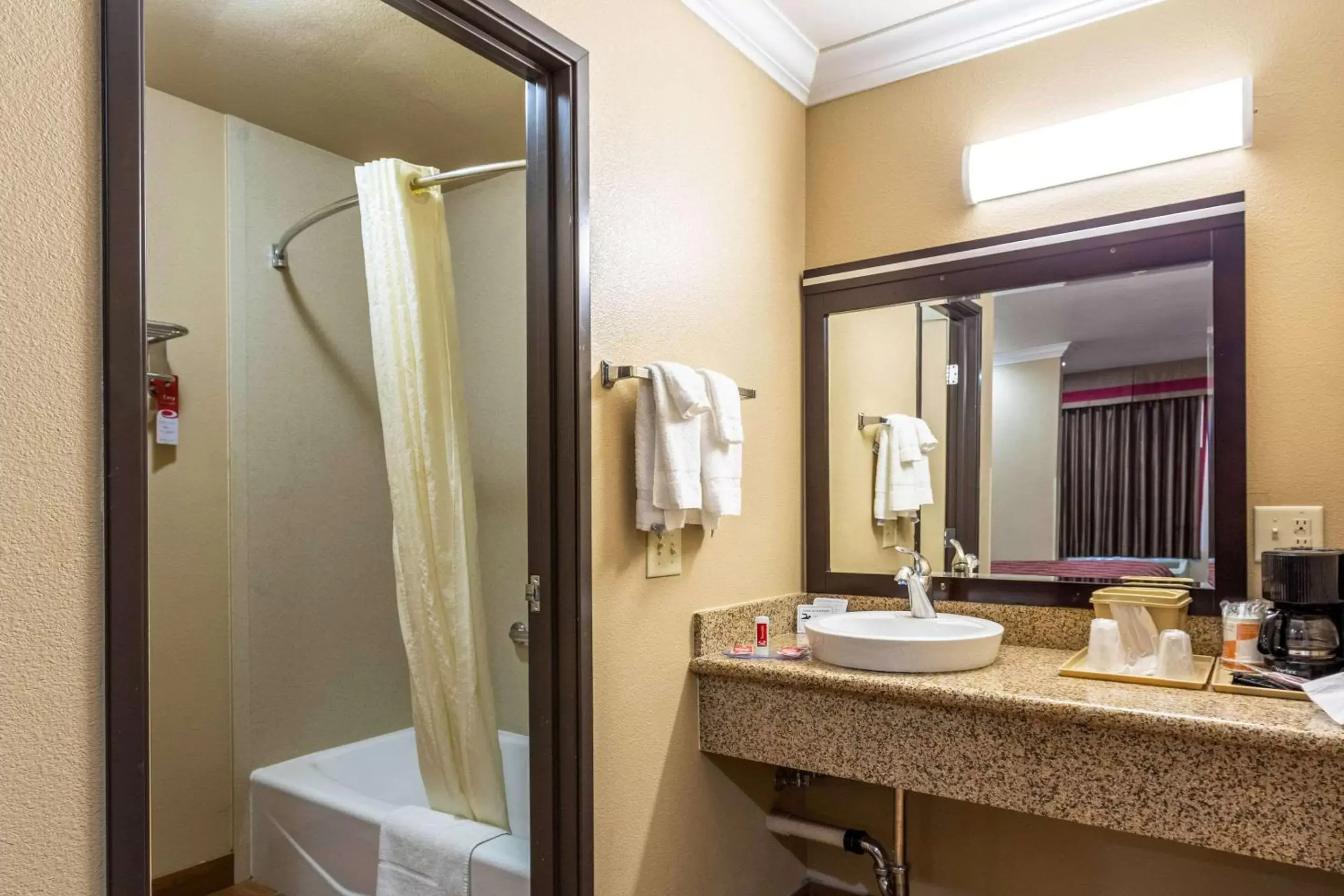 Photo of the whole room, Bathroom in Econo Lodge Inn & Suites Escondido Downtown