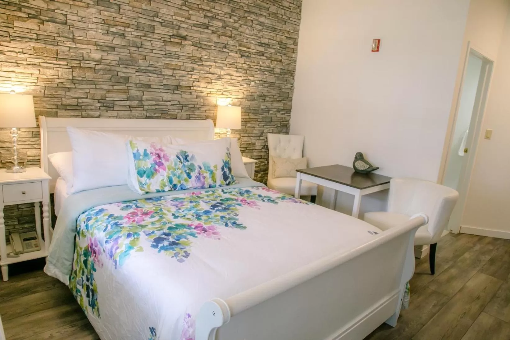 Bedroom, Bed in Inn on Canyon