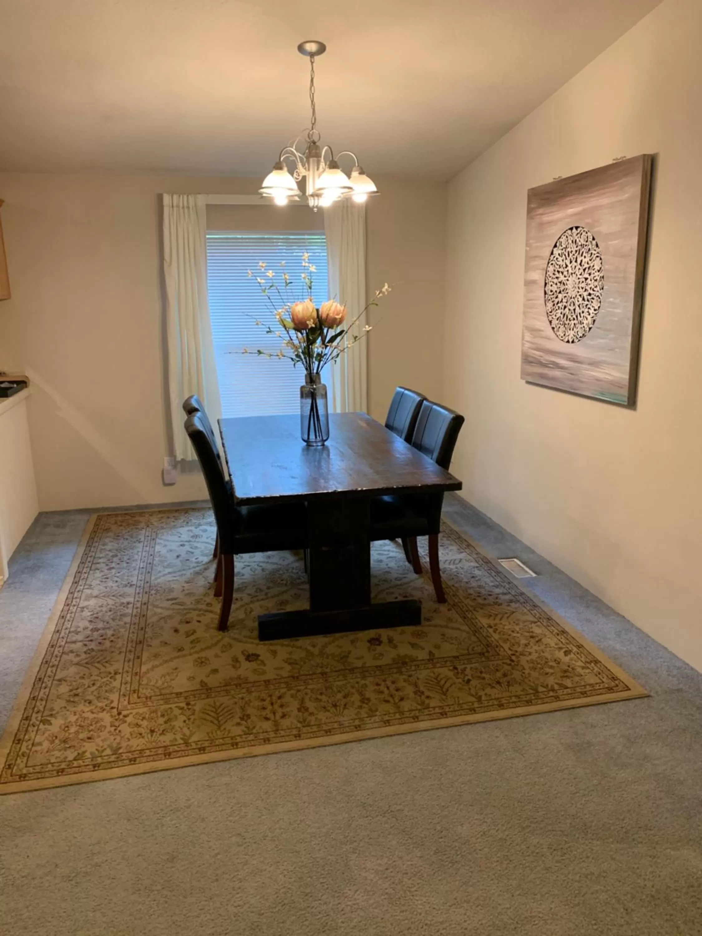 Dining area in Glacier Haven Inn
