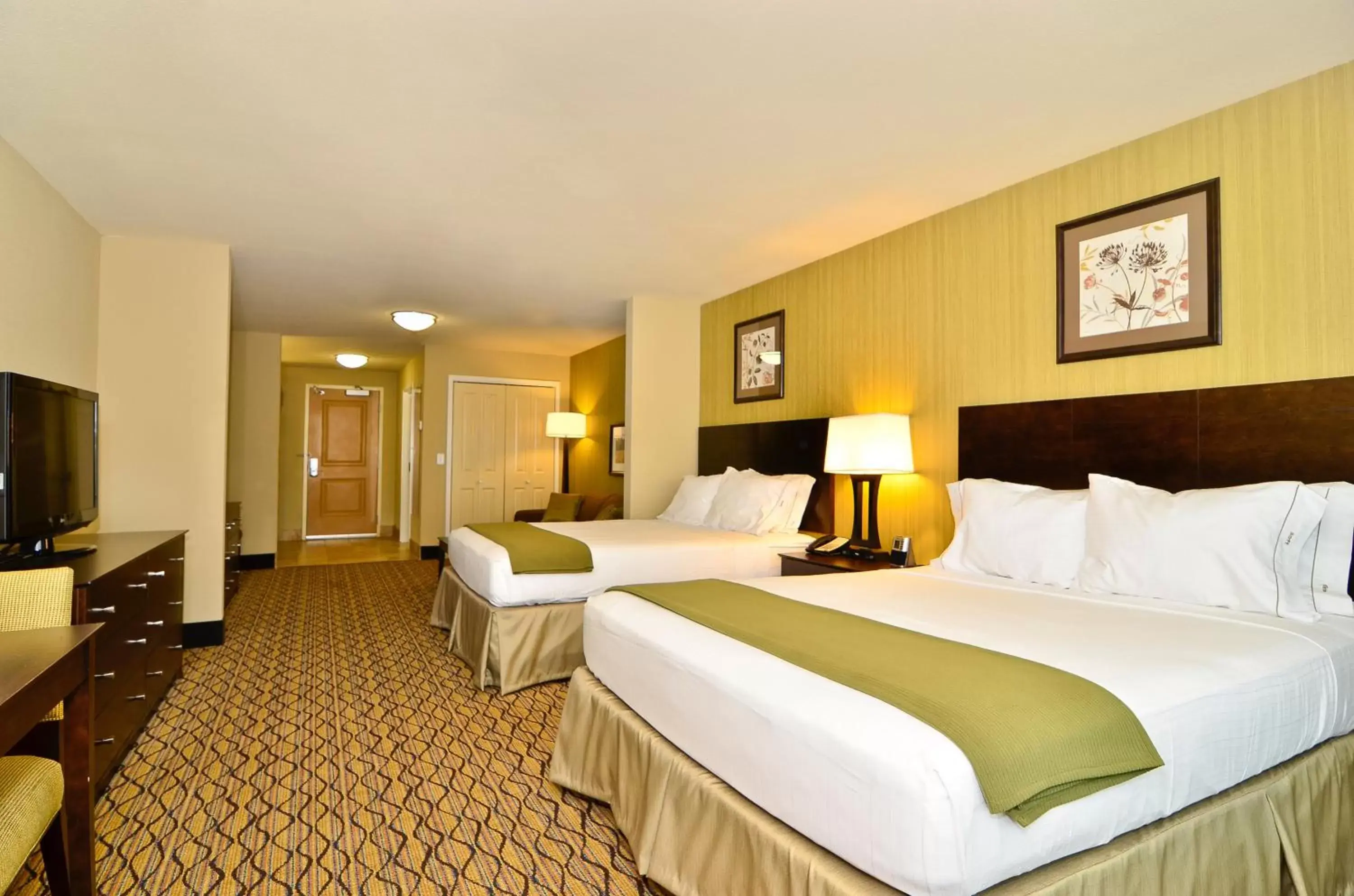 Photo of the whole room, Bed in Holiday Inn Express & Suites - Williston, an IHG Hotel
