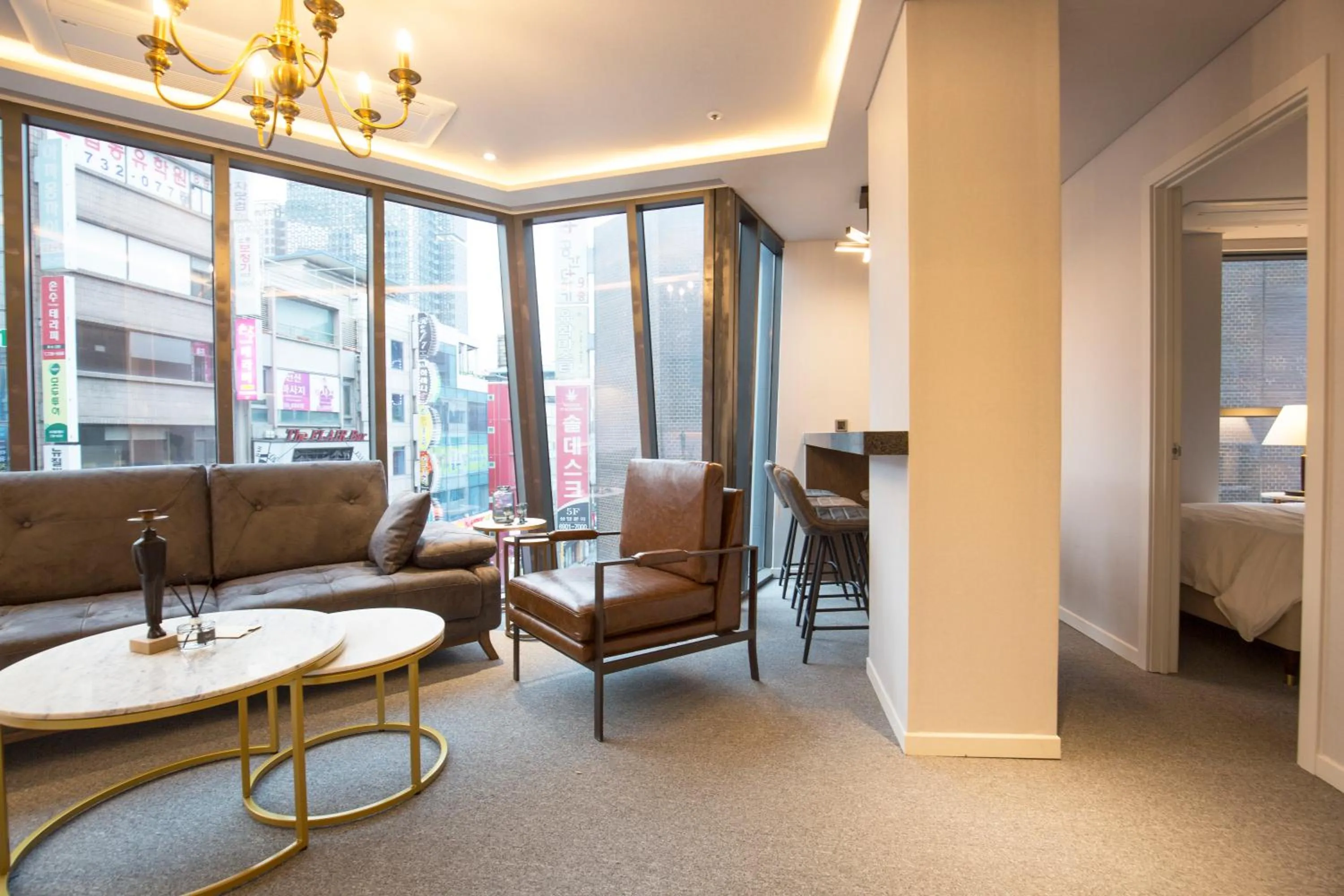 Living room, Seating Area in UH Suite The Jongno