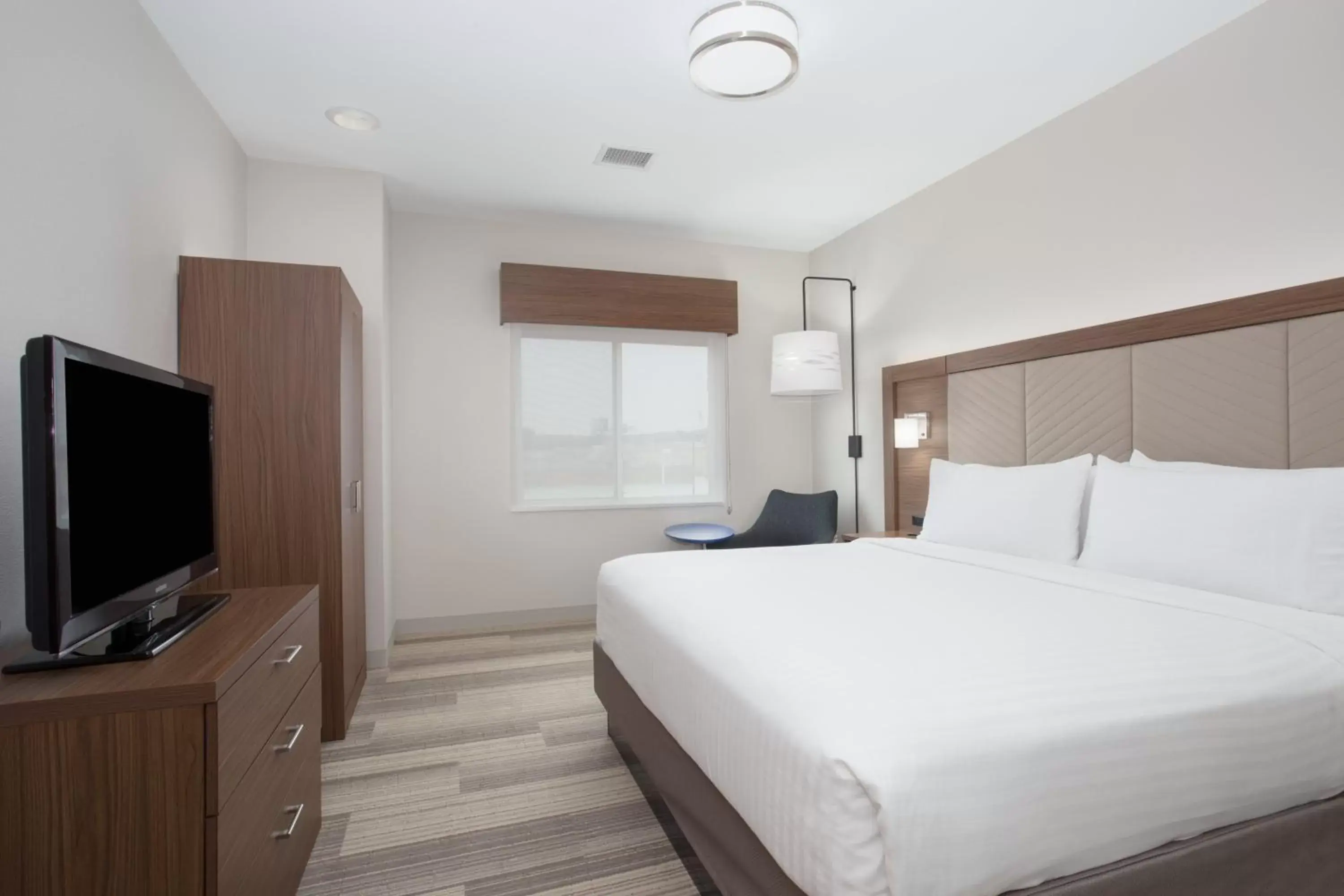 Photo of the whole room, Bed in Holiday Inn Express & Suites Amarillo, an IHG Hotel