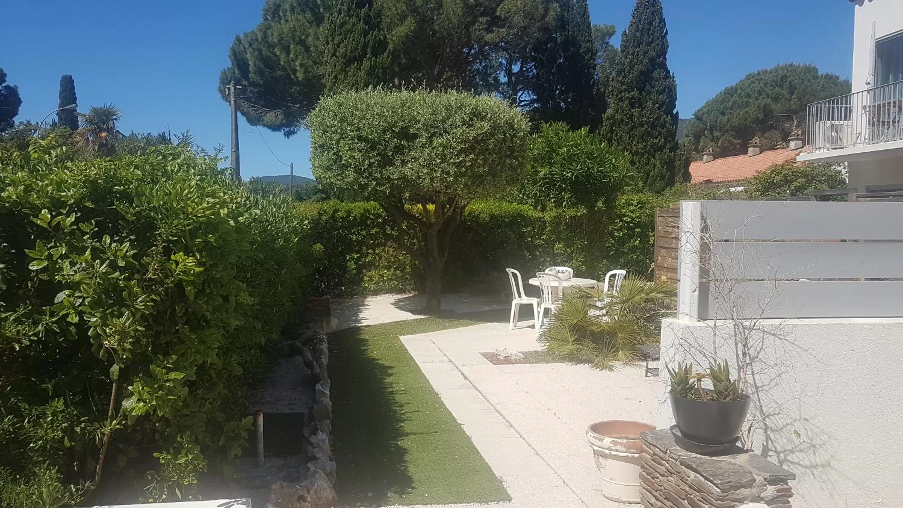 Garden view in Hotel Le Golfe Bleu