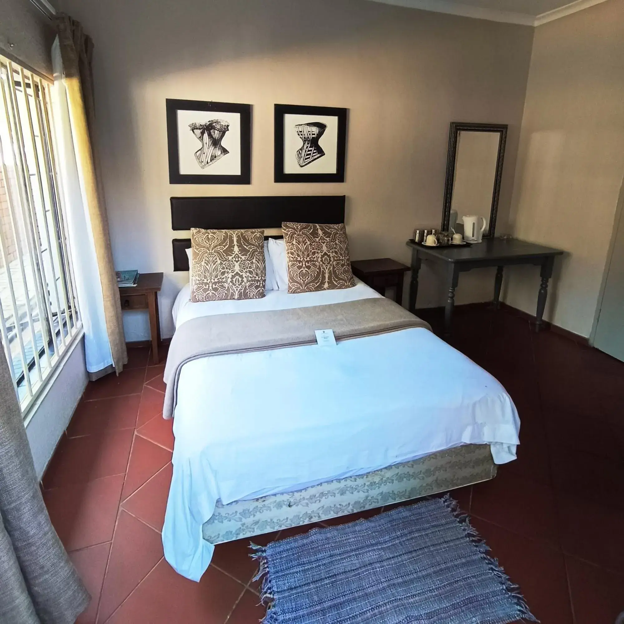 Photo of the whole room, Bed in The Wild Peach - Menlyn