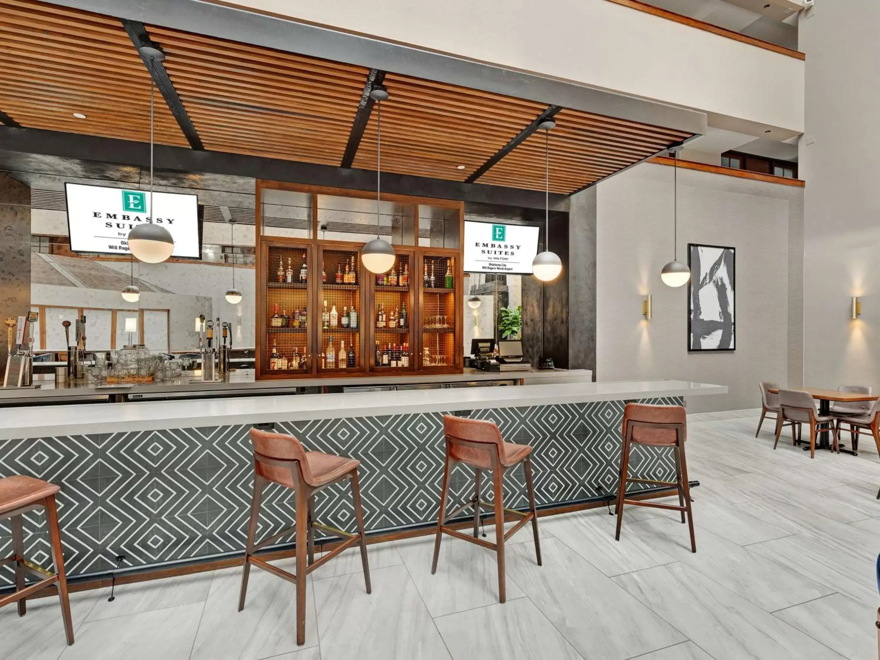 Lounge or bar, Lounge/Bar in Embassy Suites by Hilton Oklahoma City Will Rogers Airport